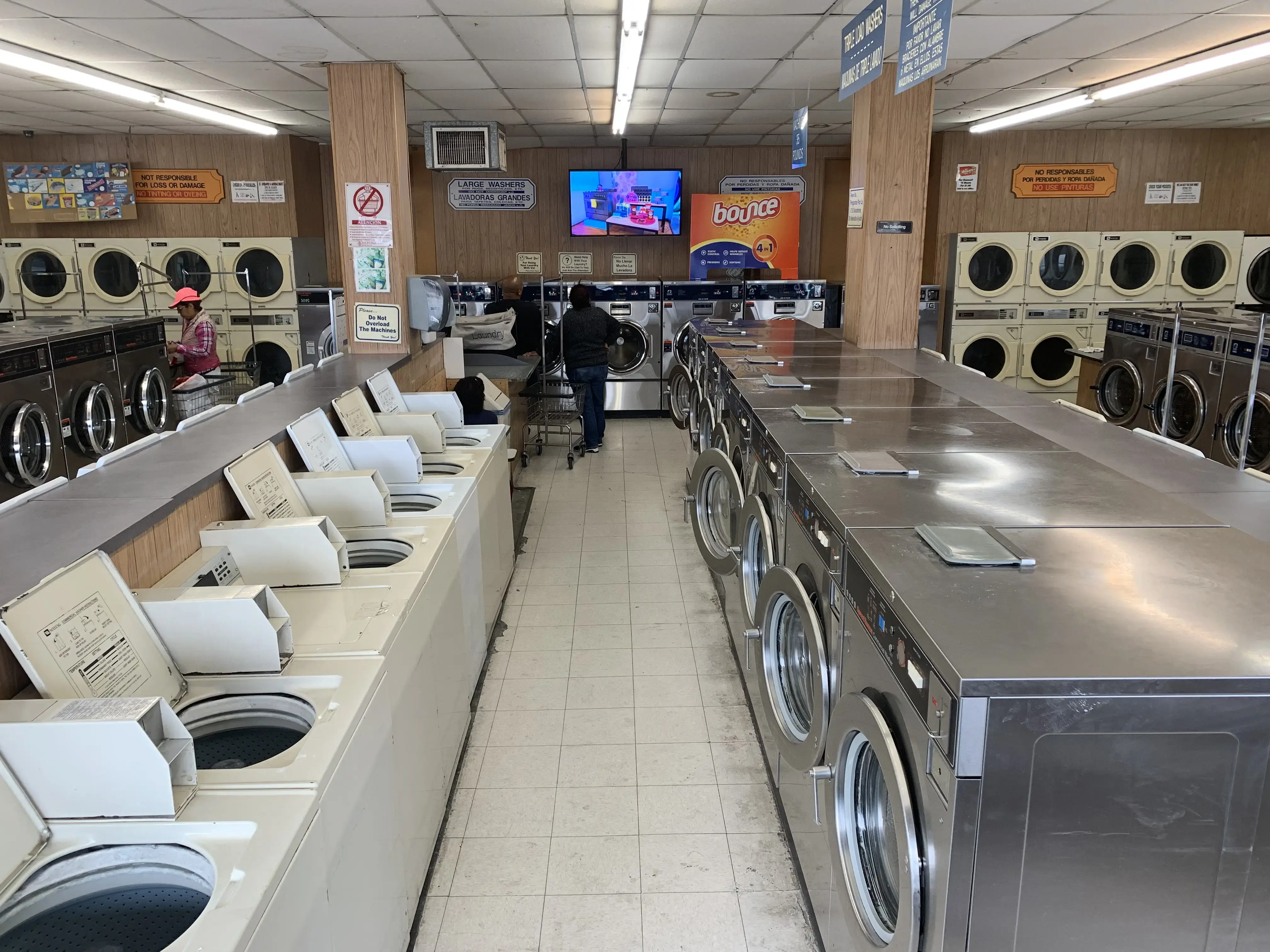 San Fernando Majers Coin Laundry - Image 13