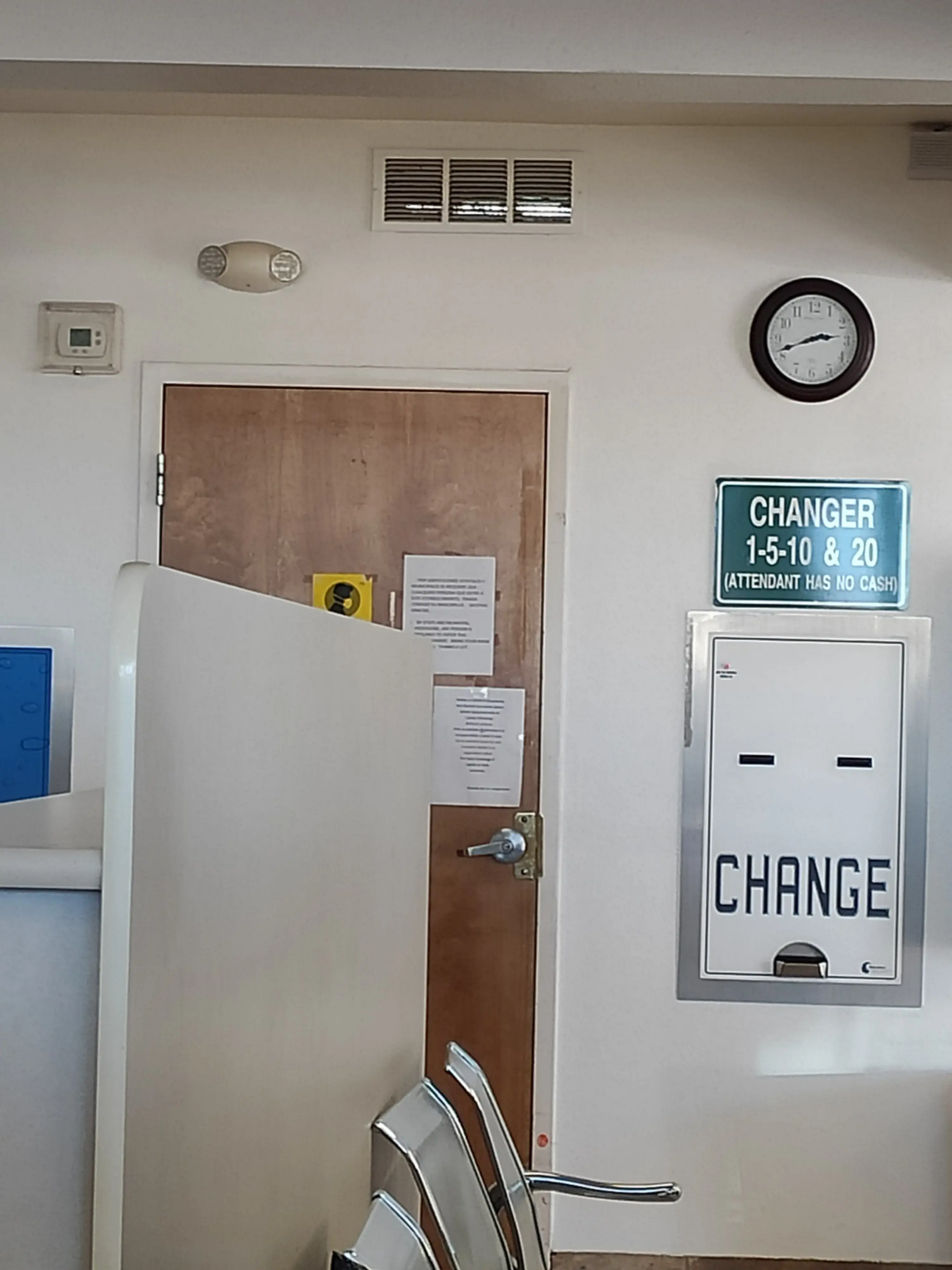 San Vicente Laundromat thumbnail 11