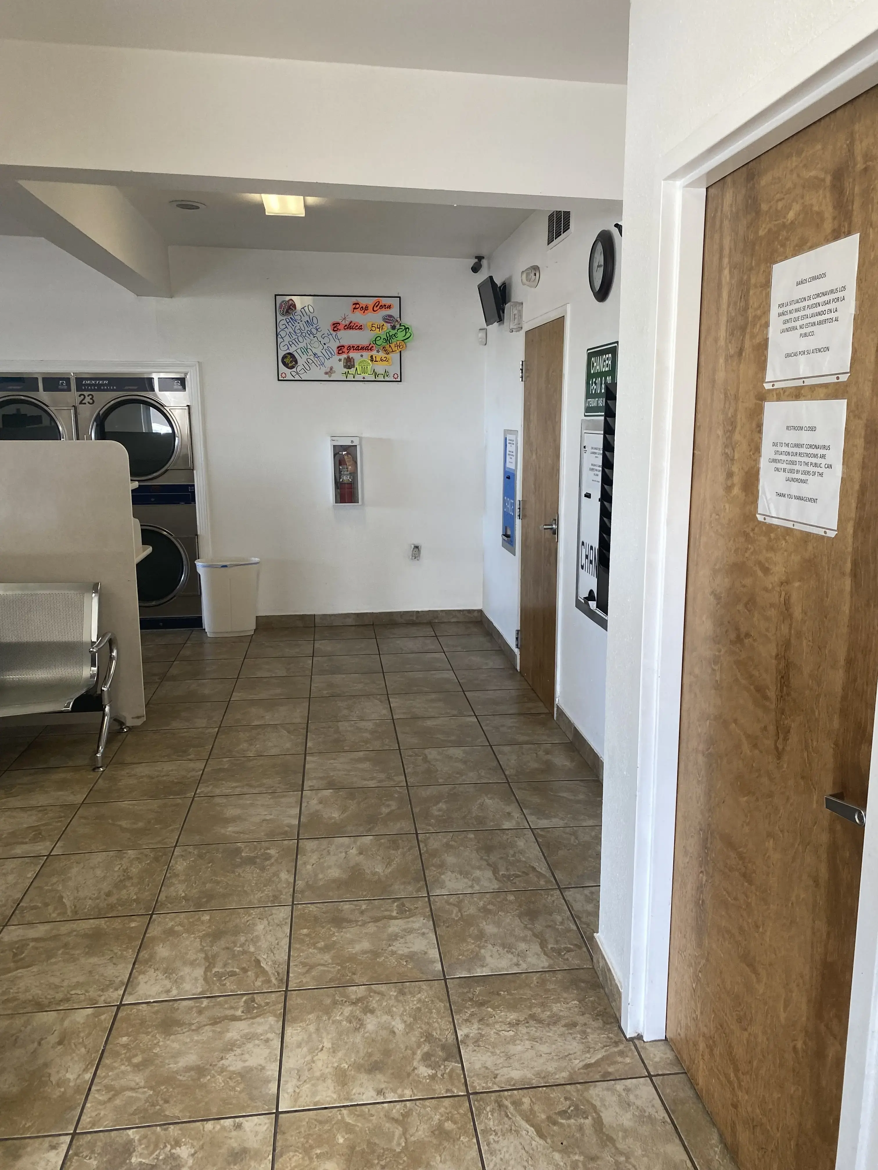 San Vicente Laundromat - Image 19