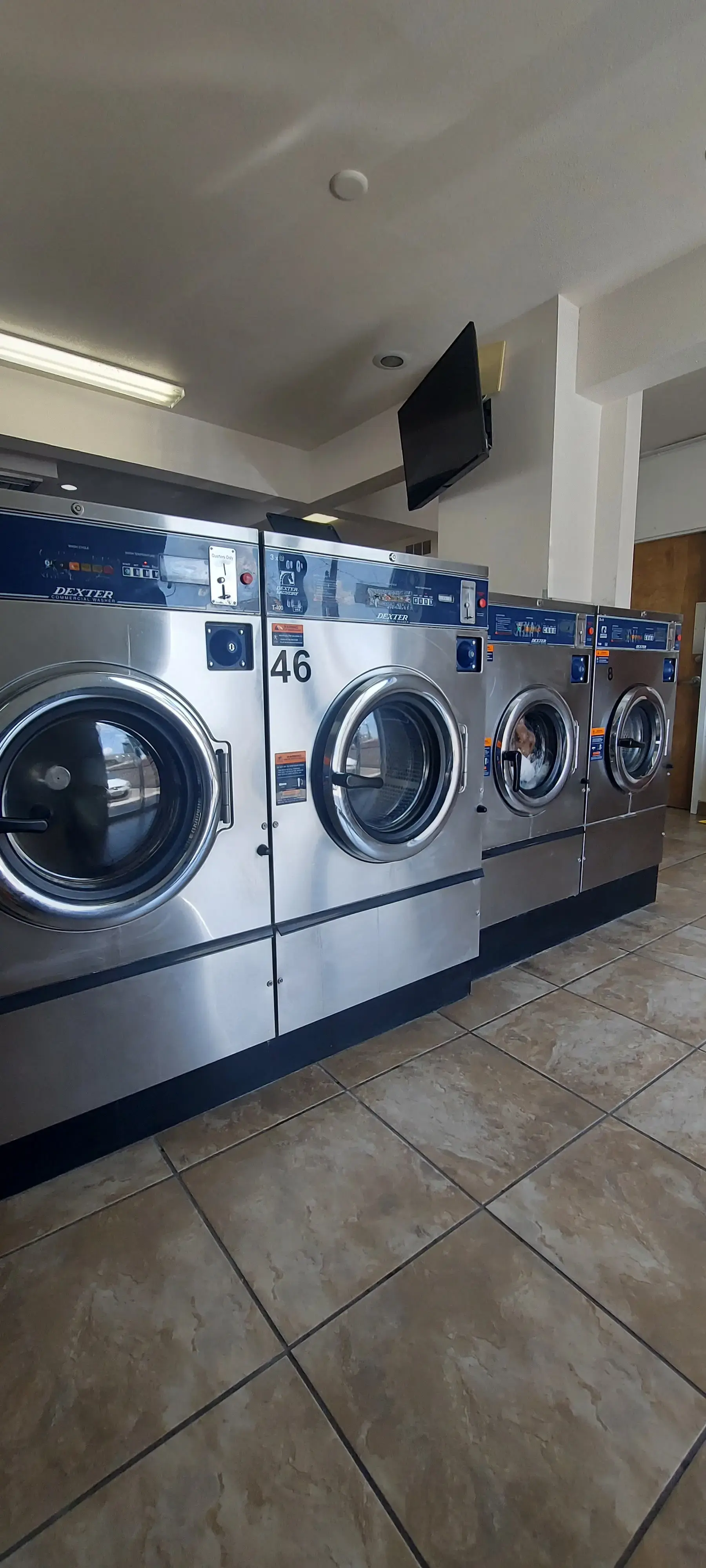 San Vicente Laundromat thumbnail 3
