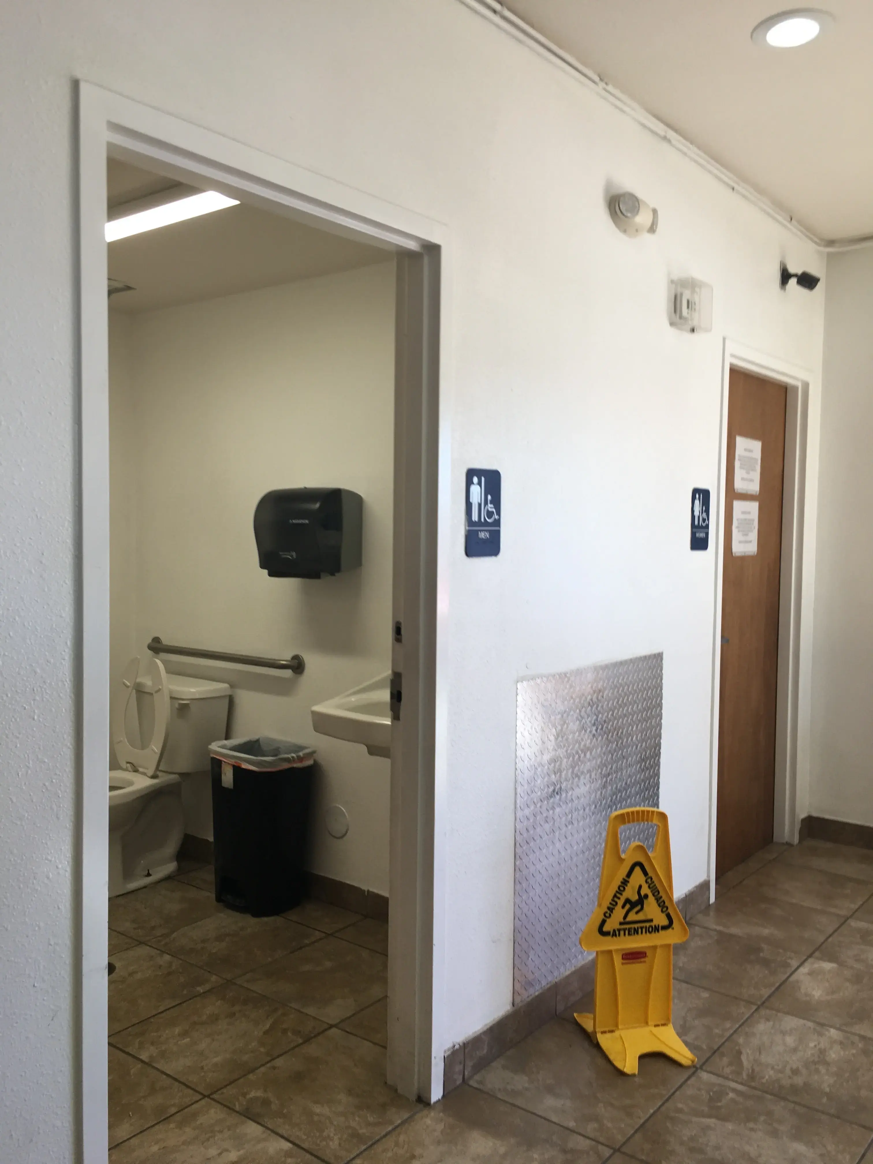 San Vicente Laundromat thumbnail 10
