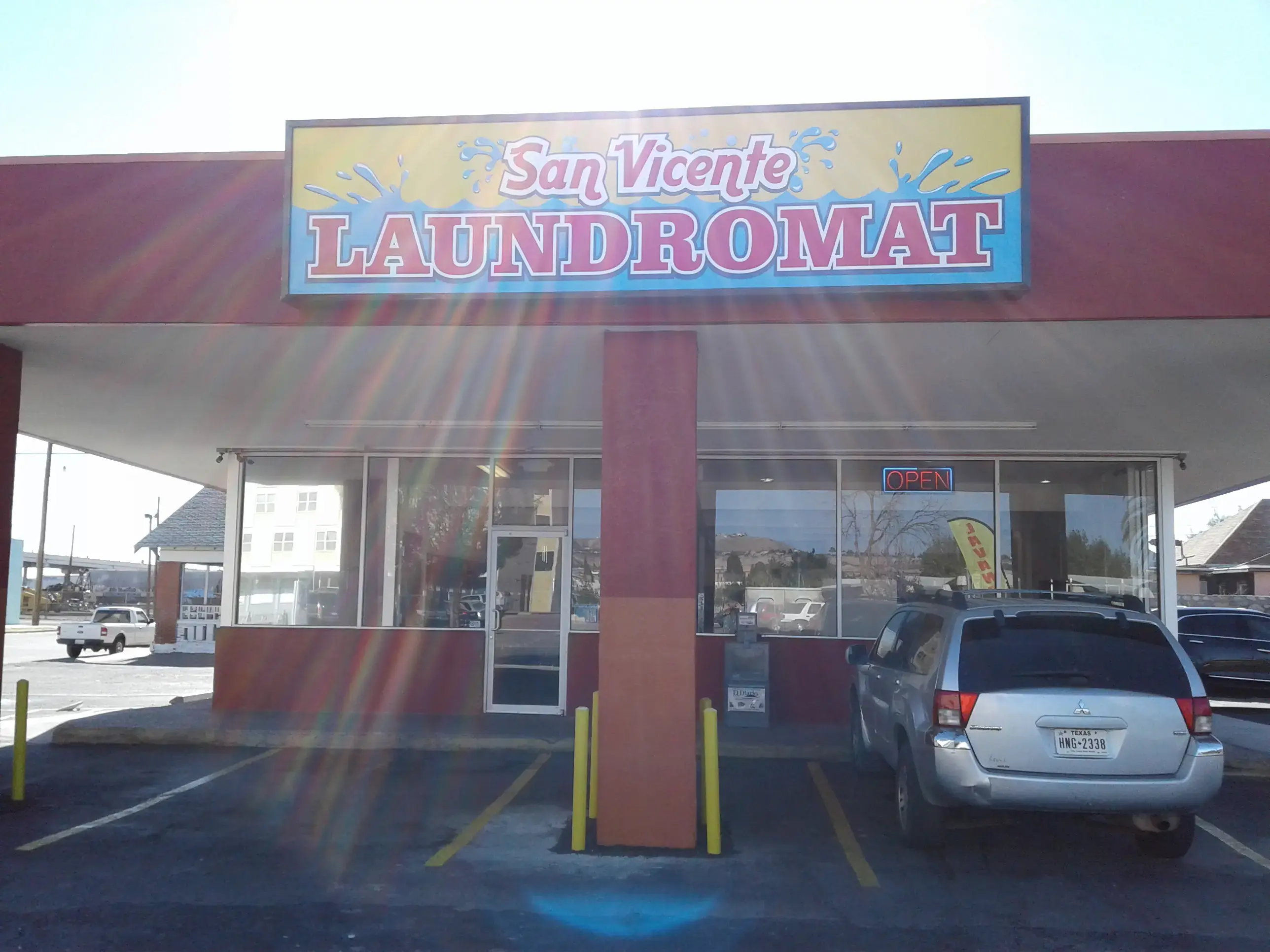 San Vicente Laundromat thumbnail 16
