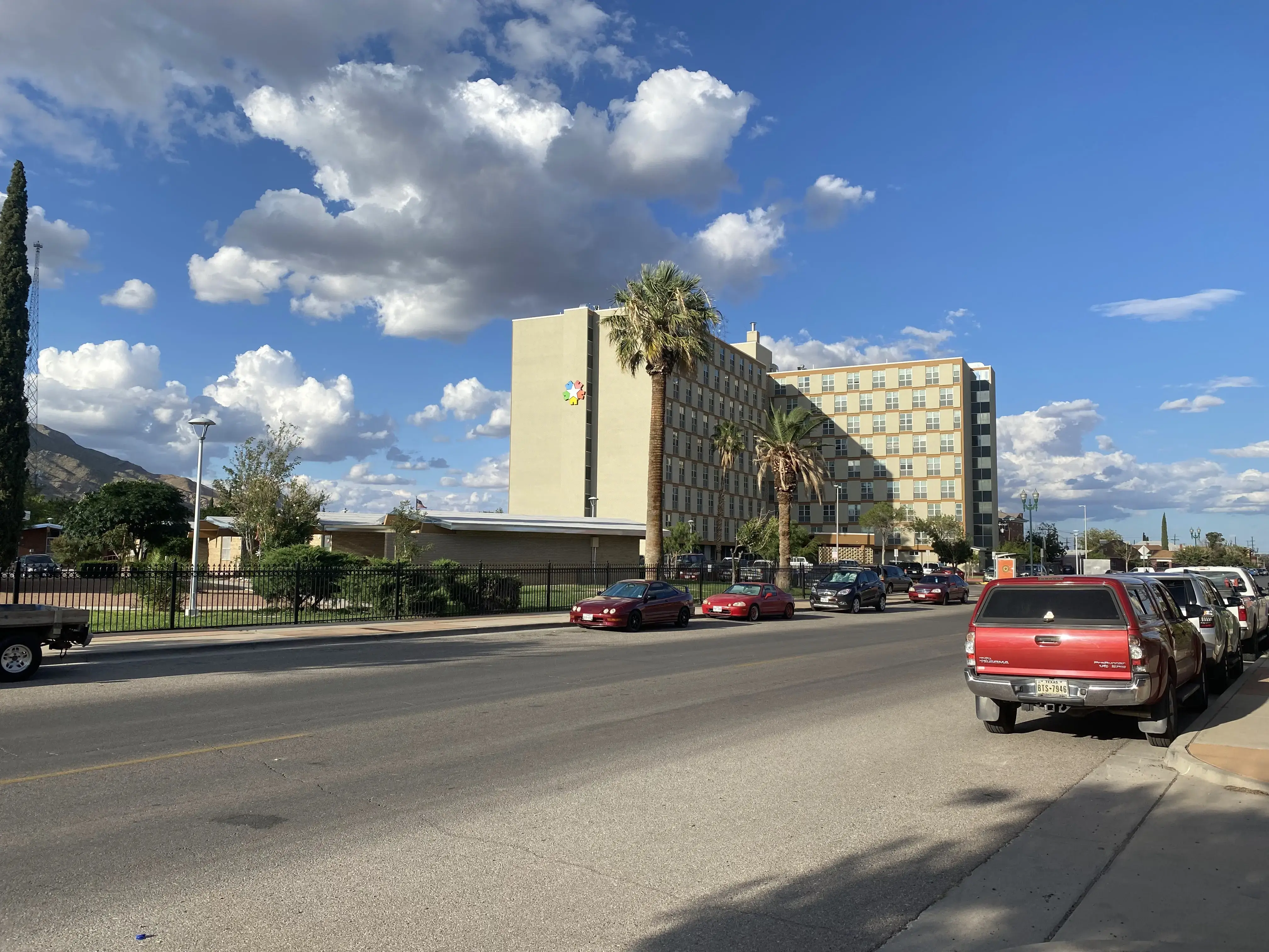 San Vicente Laundromat thumbnail 8