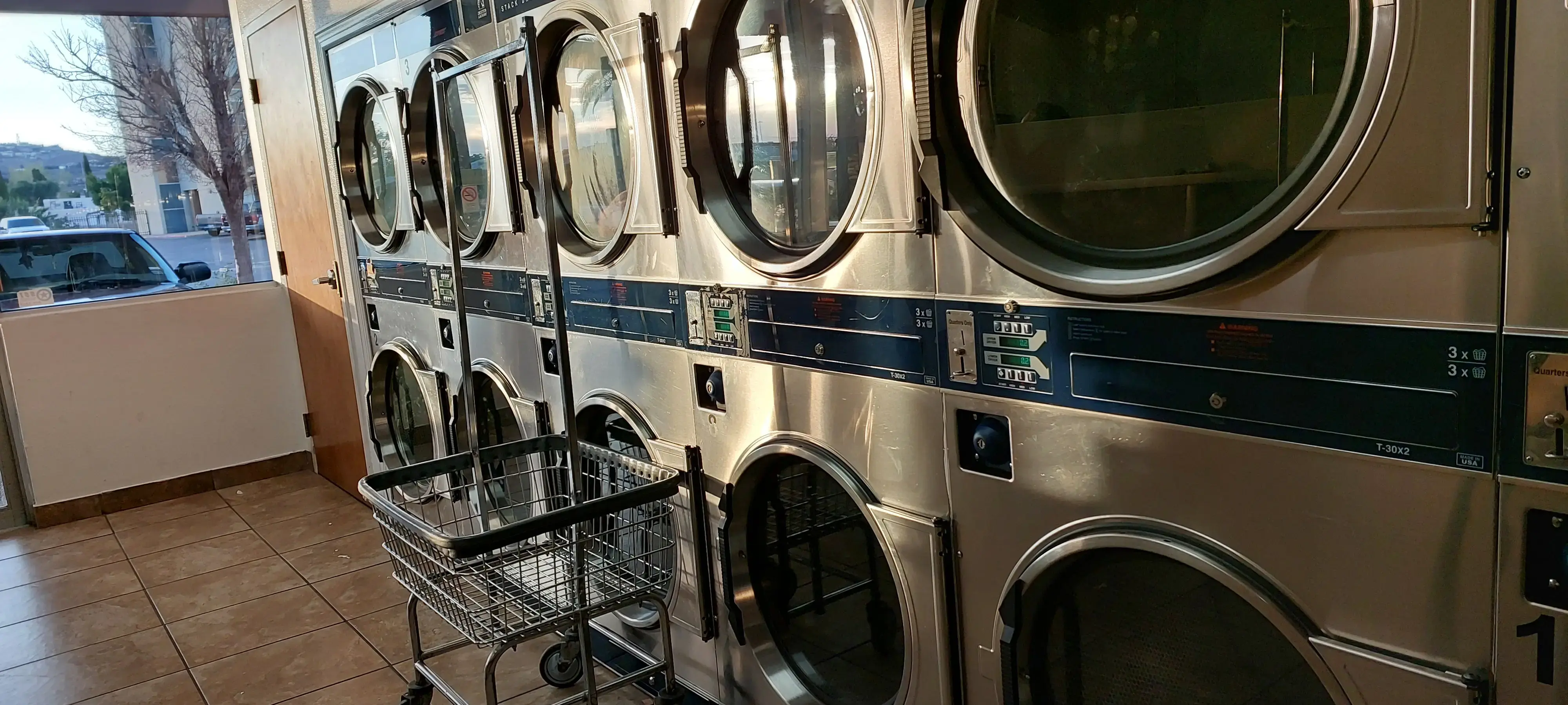 San Vicente Laundromat thumbnail 6