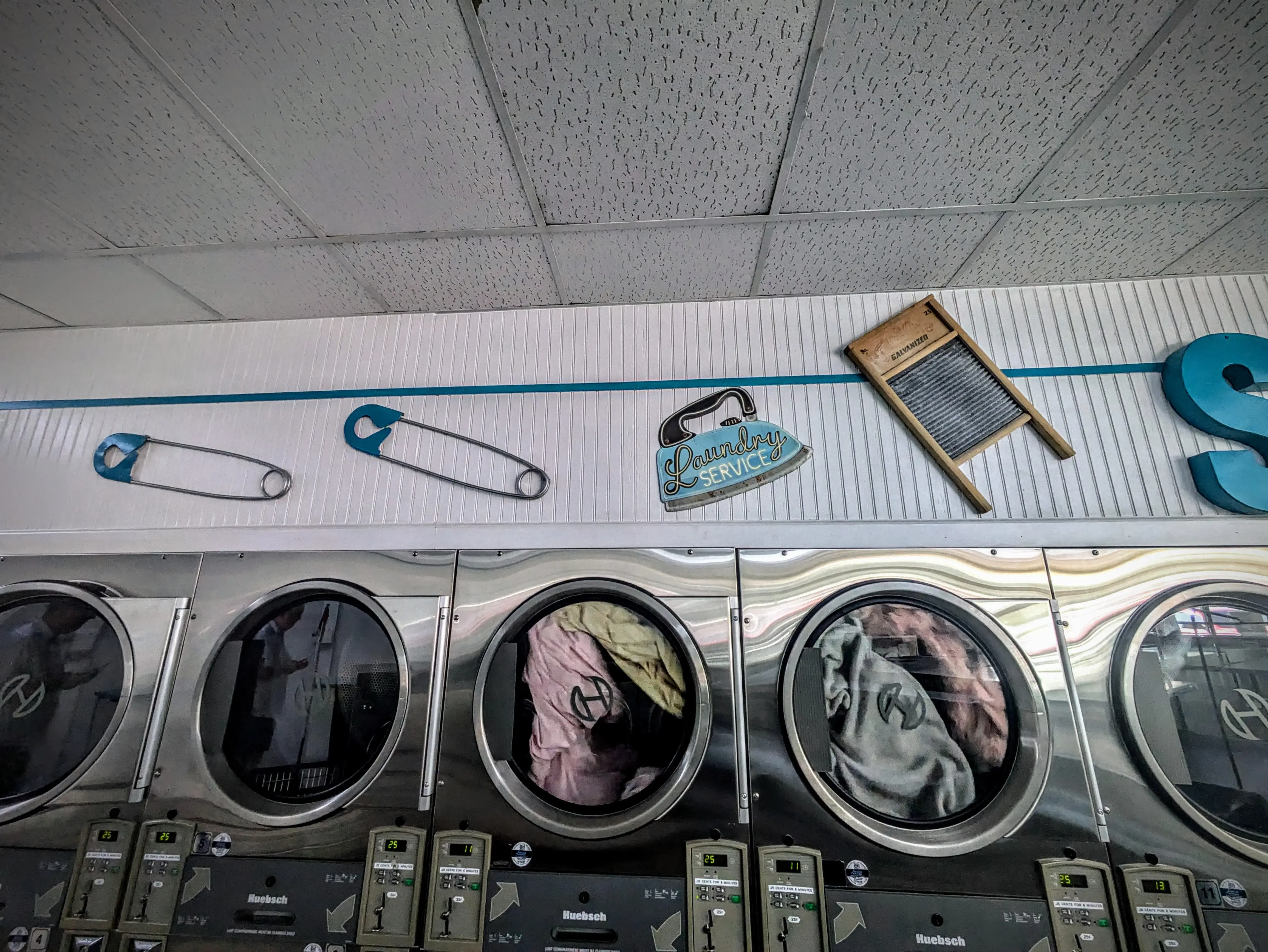 Sandarellas Coin Laundry thumbnail 5