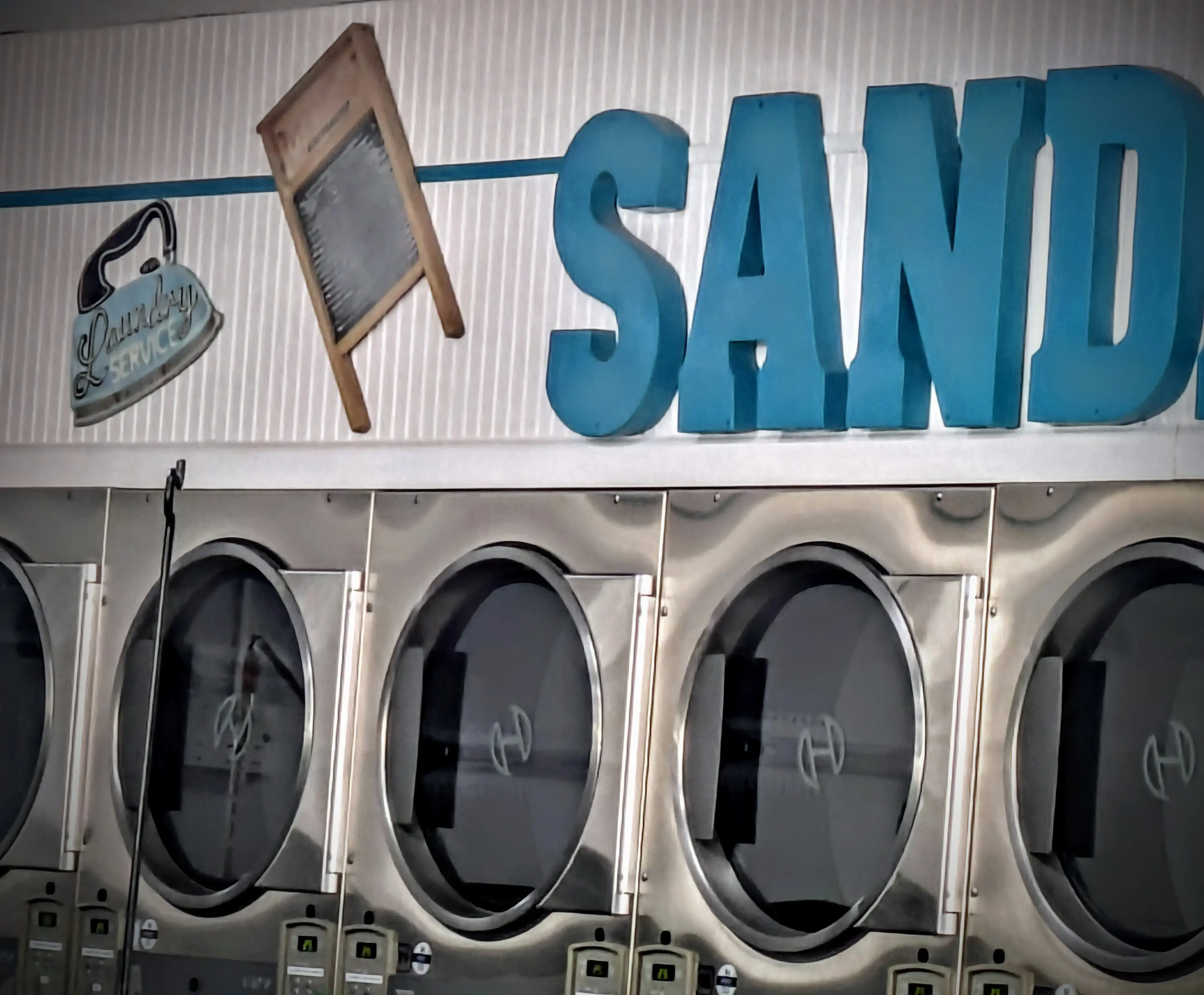 Sandarellas Coin Laundry thumbnail 16