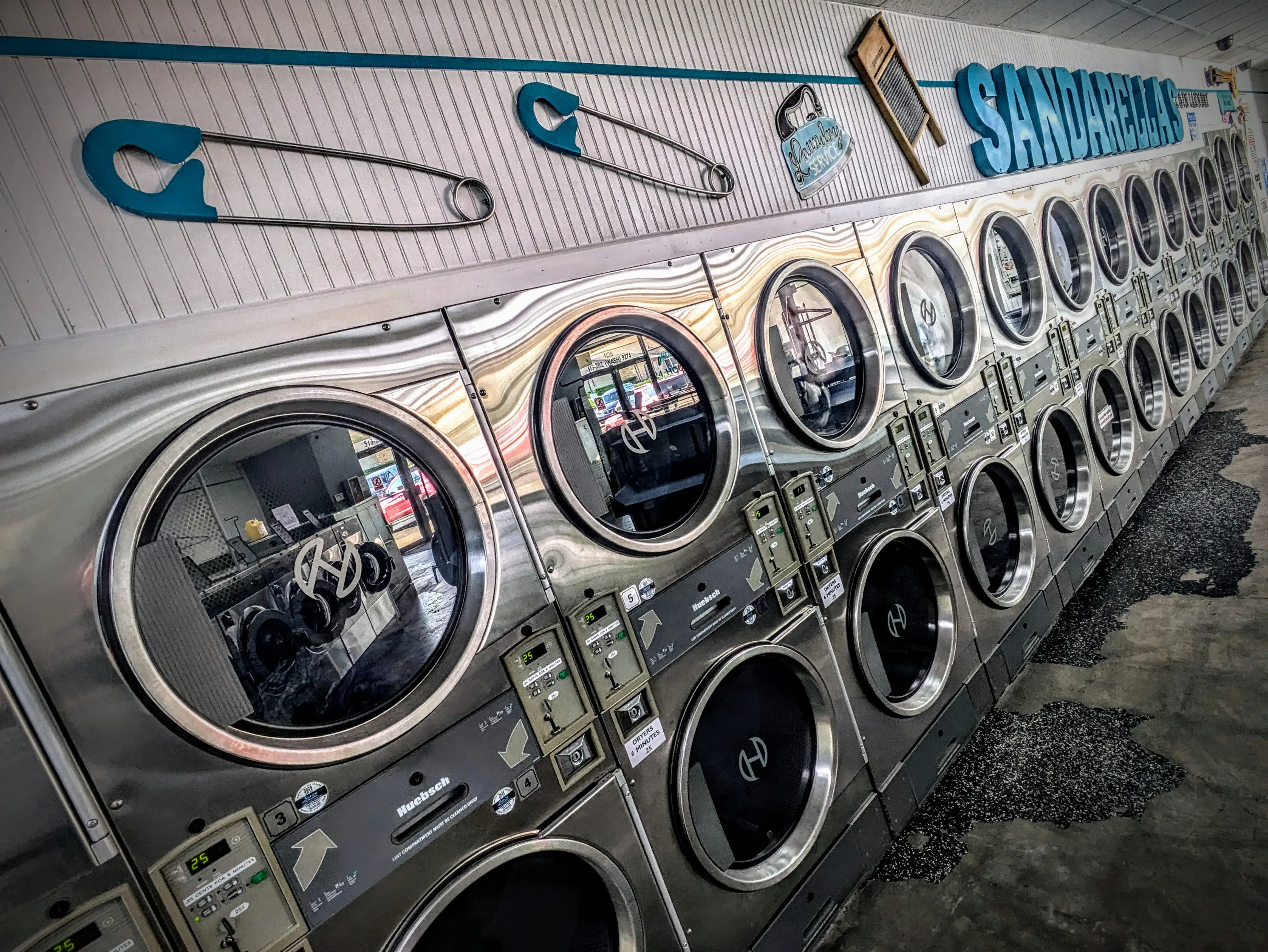 Sandarellas Coin Laundry - Image 7