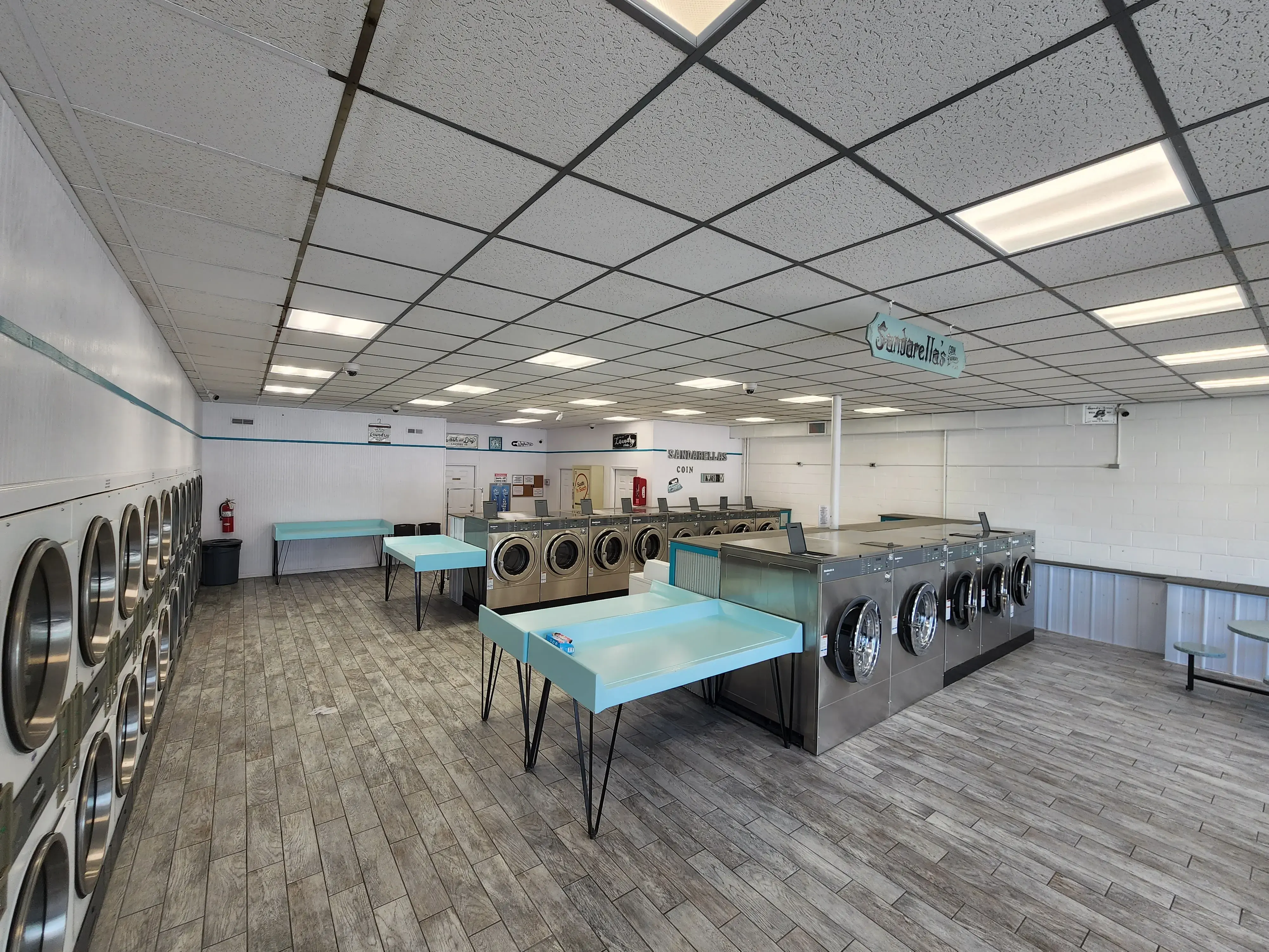 Sandarellas Coin Laundry thumbnail 6