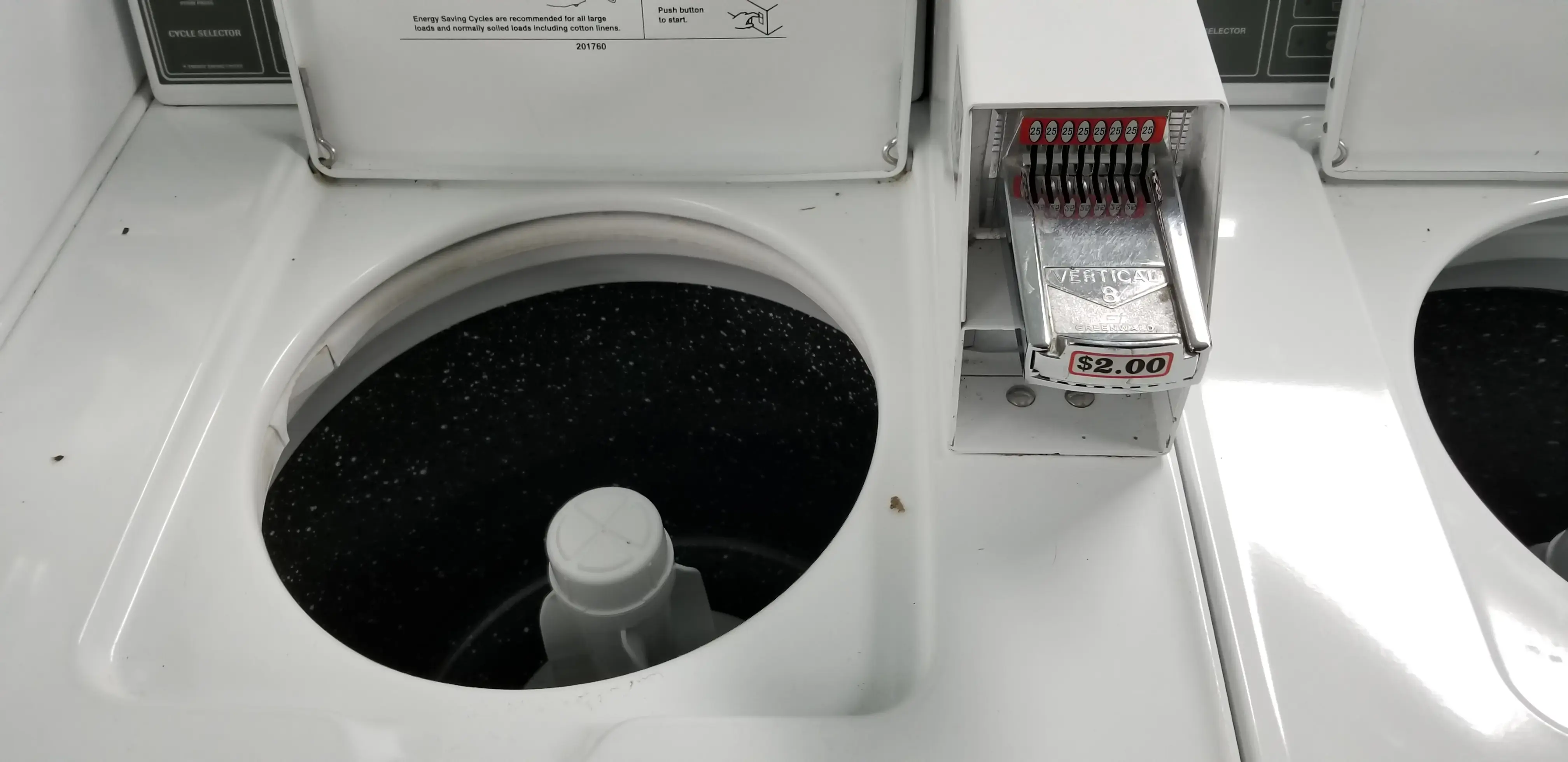 Sandarellas Coin Laundry - Image 19