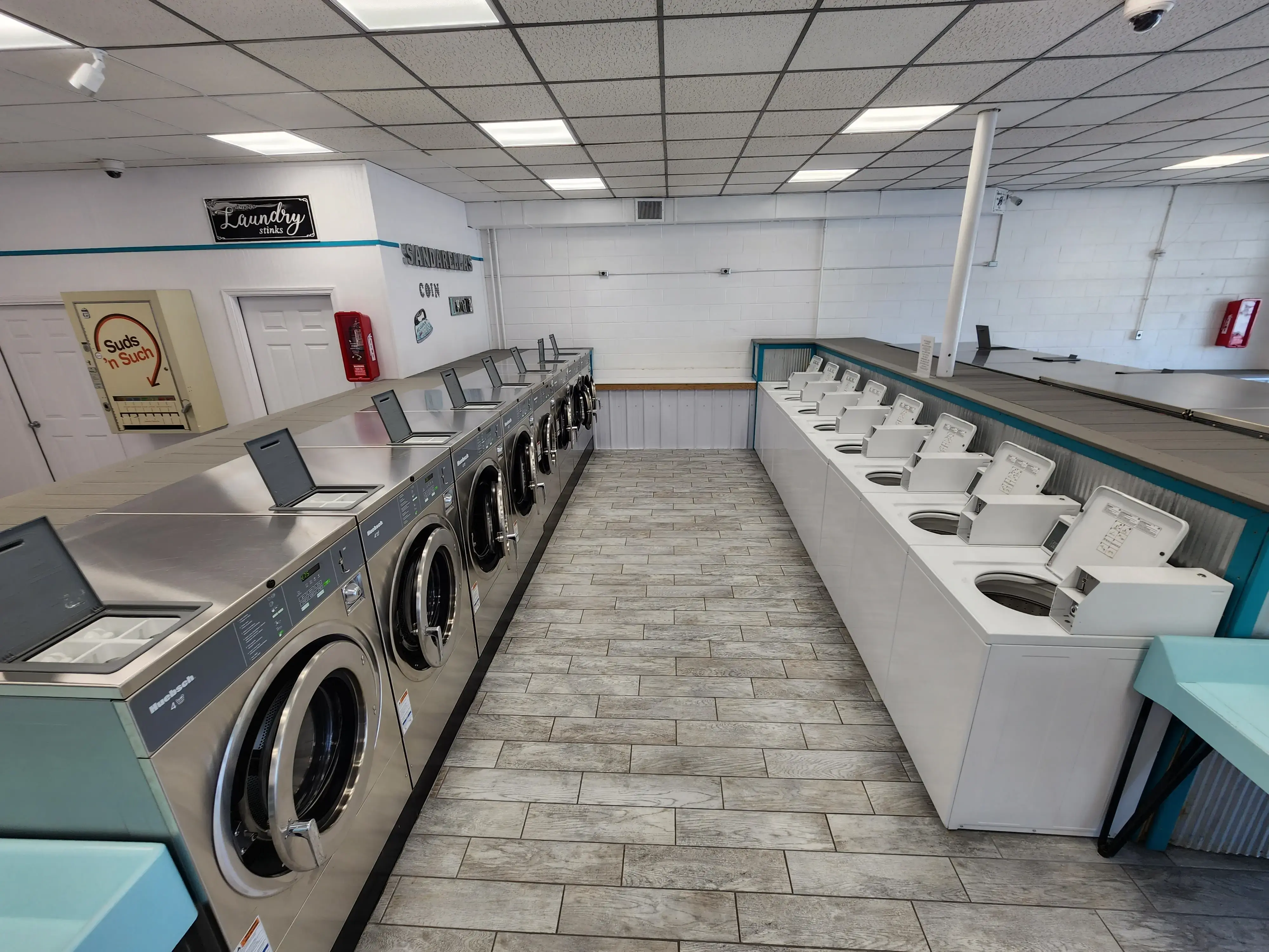 Sandarellas Coin Laundry thumbnail 4