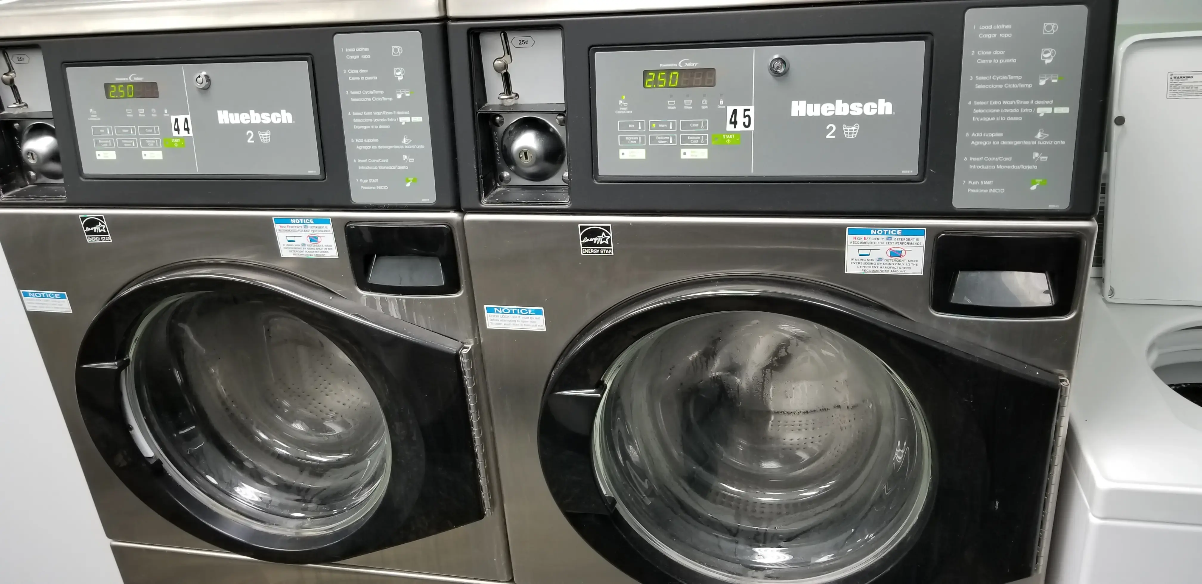 Sandarellas Coin Laundry - Image 10