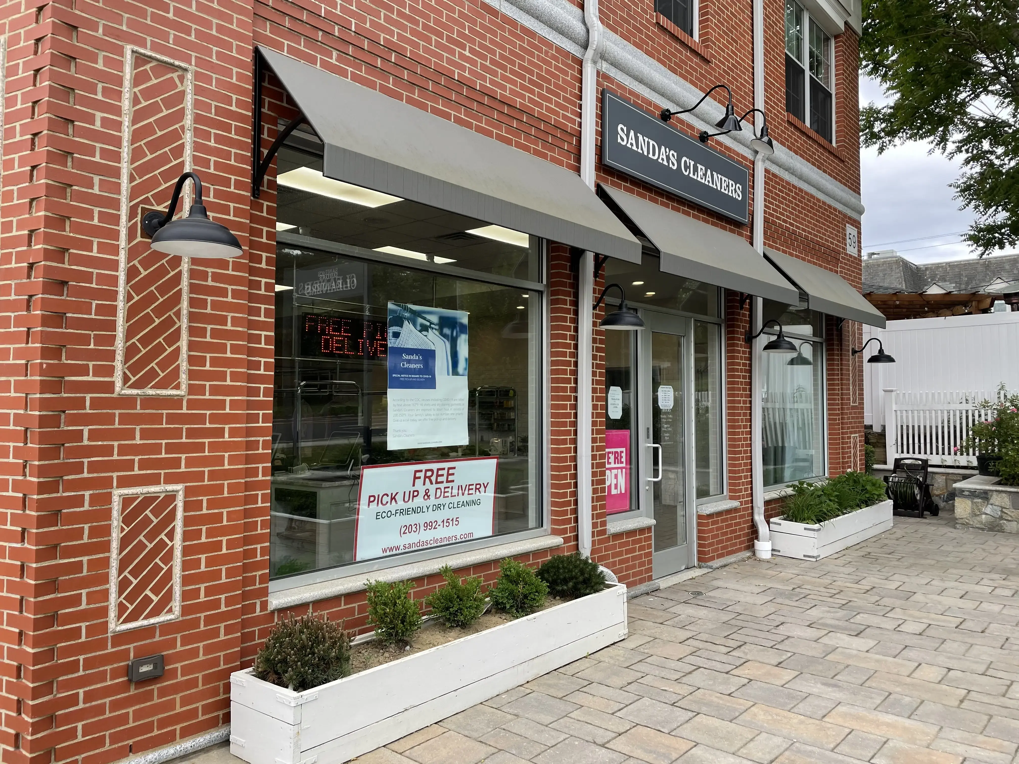 Sanda's Cleaners - Image 2