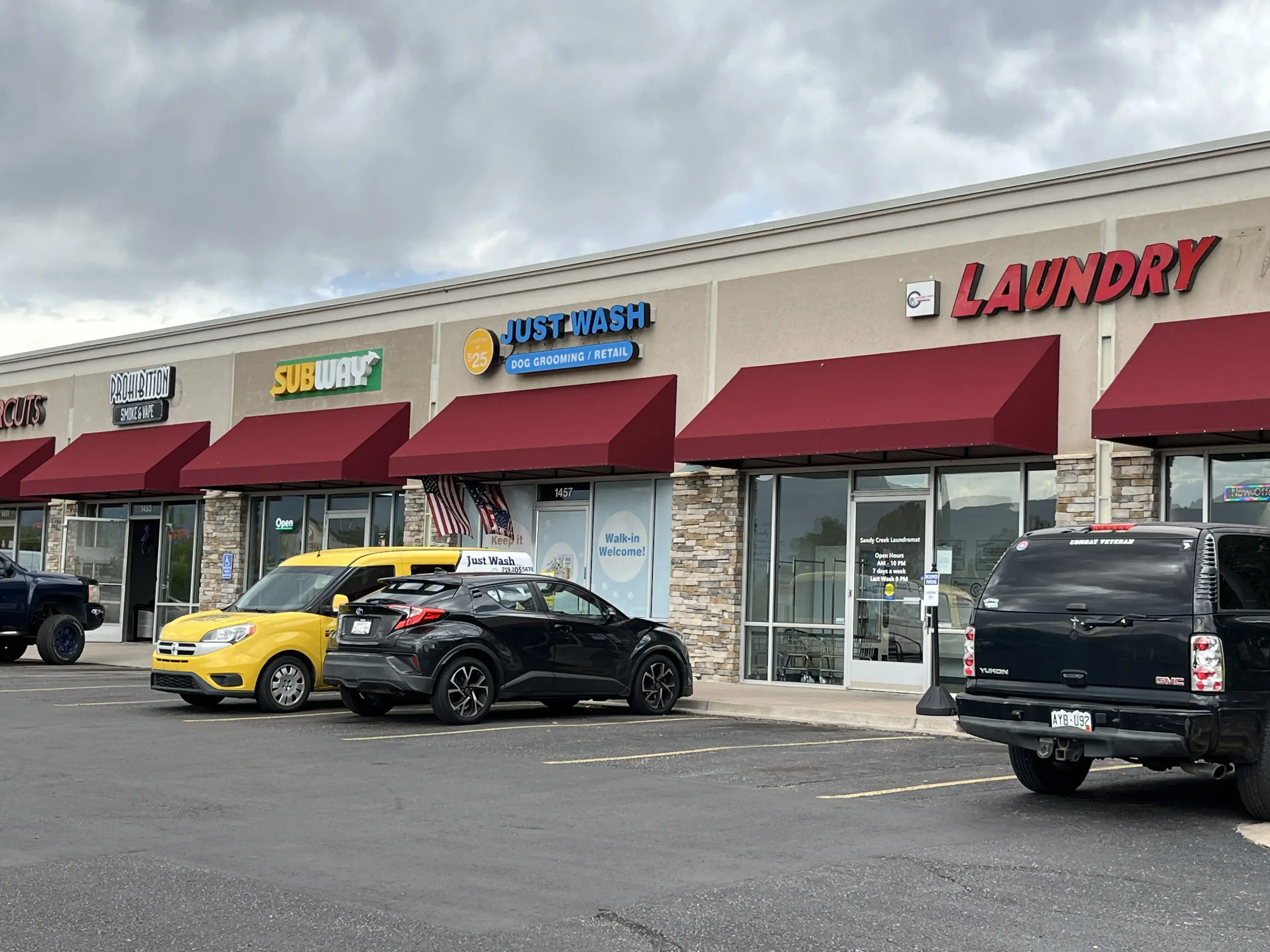 Sandy Creek Laundromat and Wash Dry Fold Laundry Service thumbnail 17