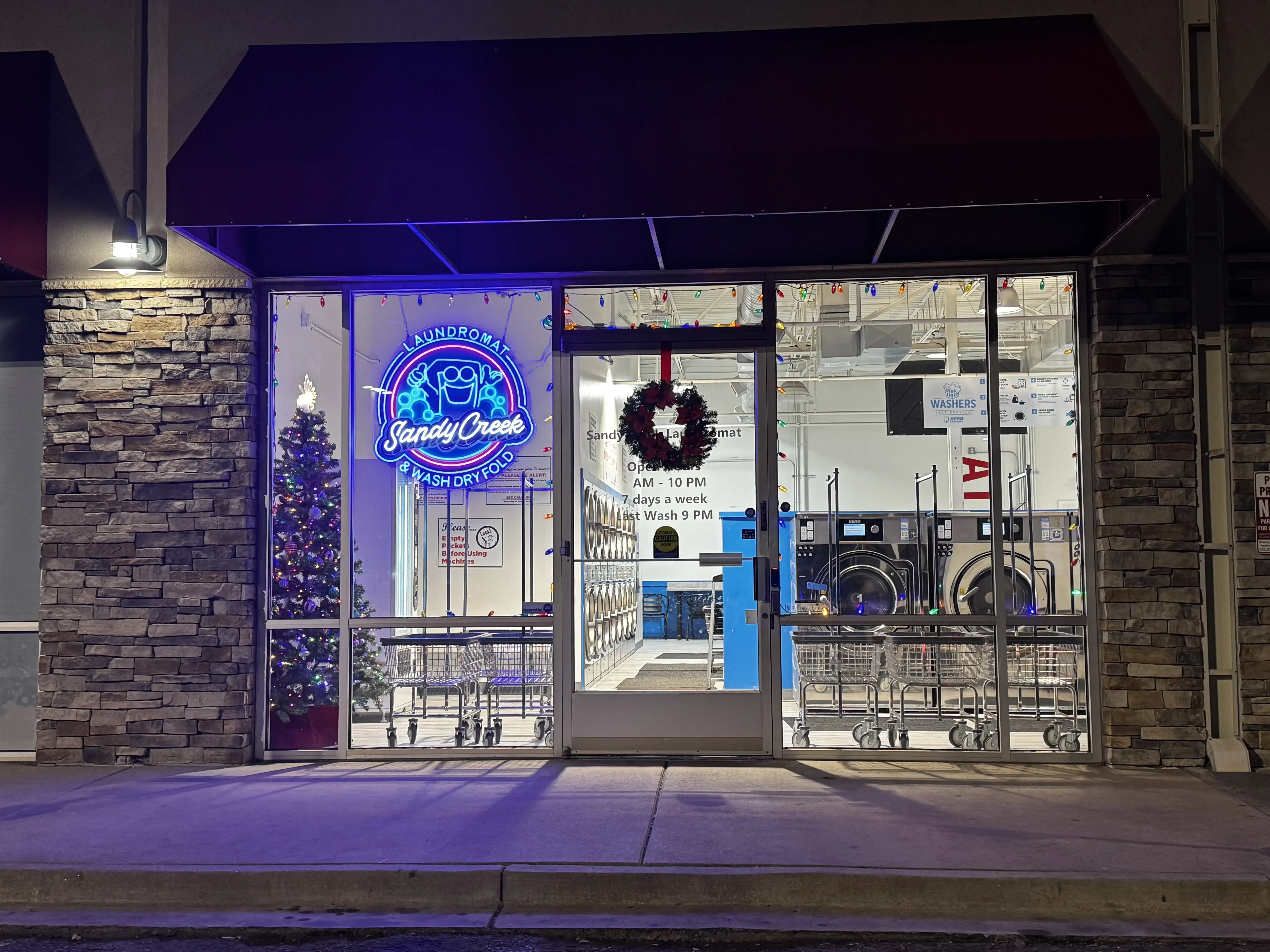 Sandy Creek Laundromat and Wash Dry Fold Laundry Service - Image 1