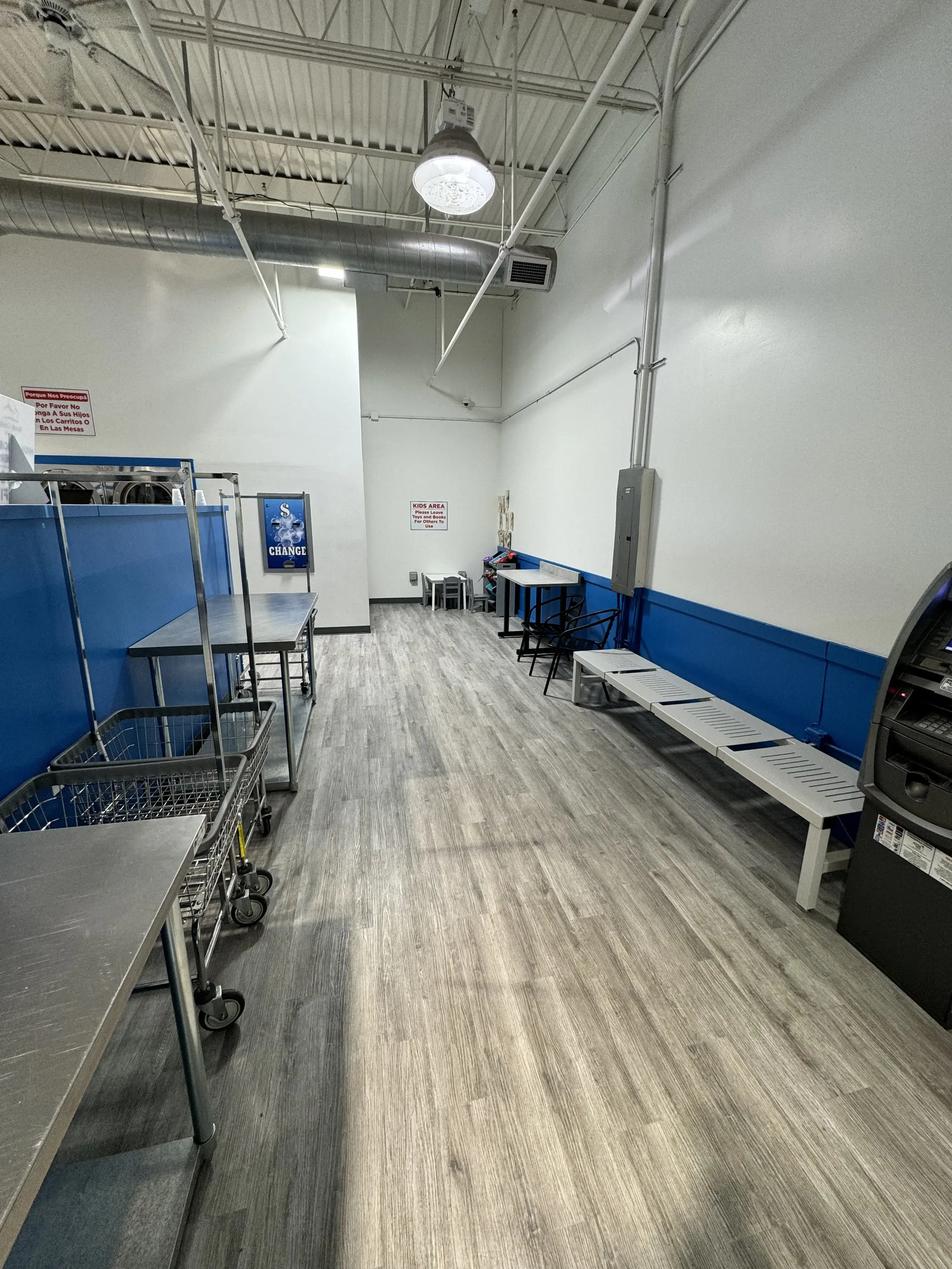 Sandy Creek Laundromat and Wash Dry Fold Laundry Service - Image 19