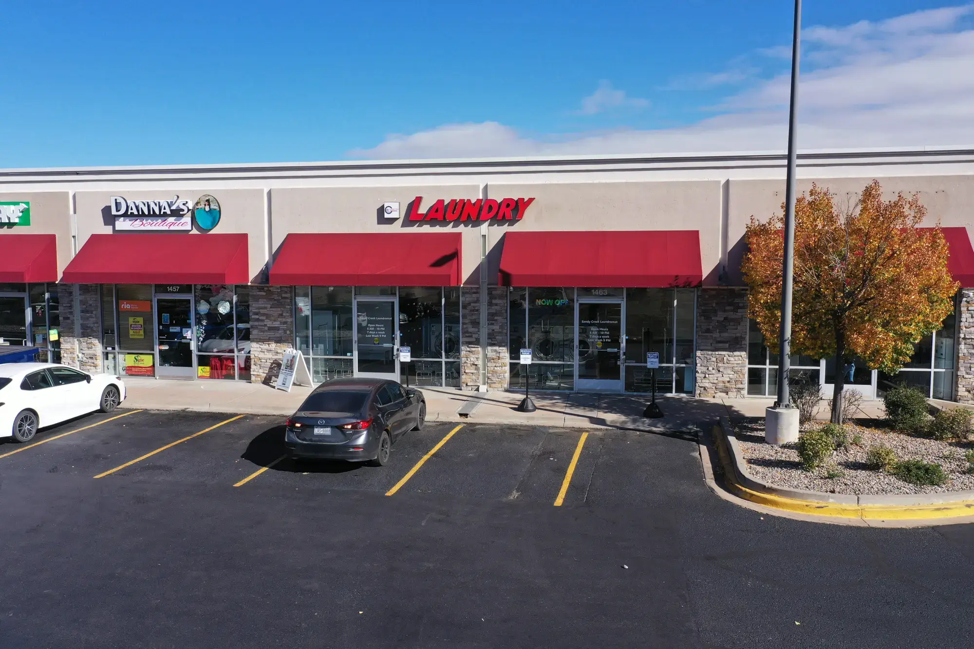 Sandy Creek Laundromat and Wash Dry Fold Laundry Service thumbnail 3