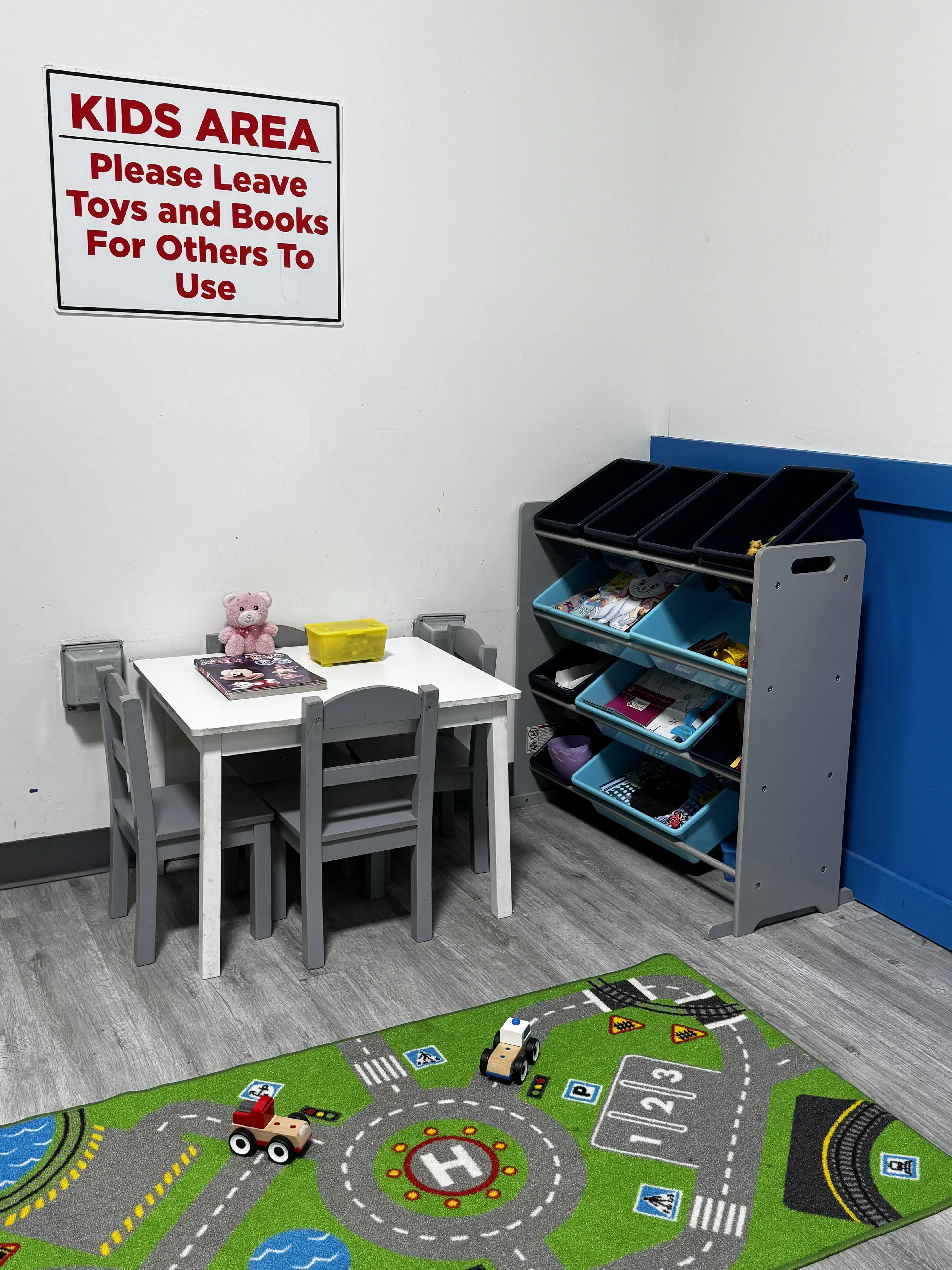 Sandy Creek Laundromat and Wash Dry Fold Laundry Service thumbnail 10