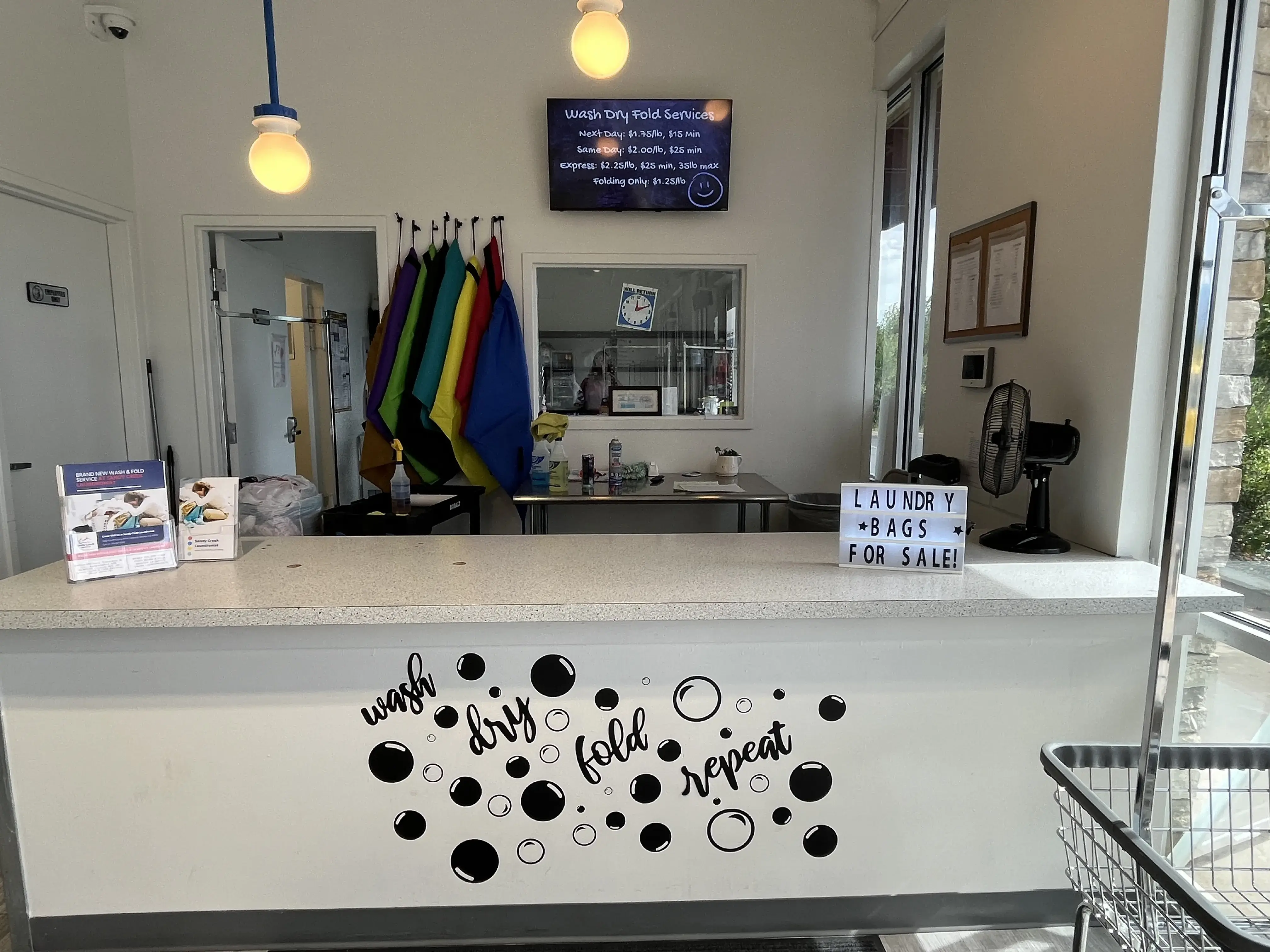 Sandy Creek Laundromat and Wash Dry Fold Laundry Service - Image 7