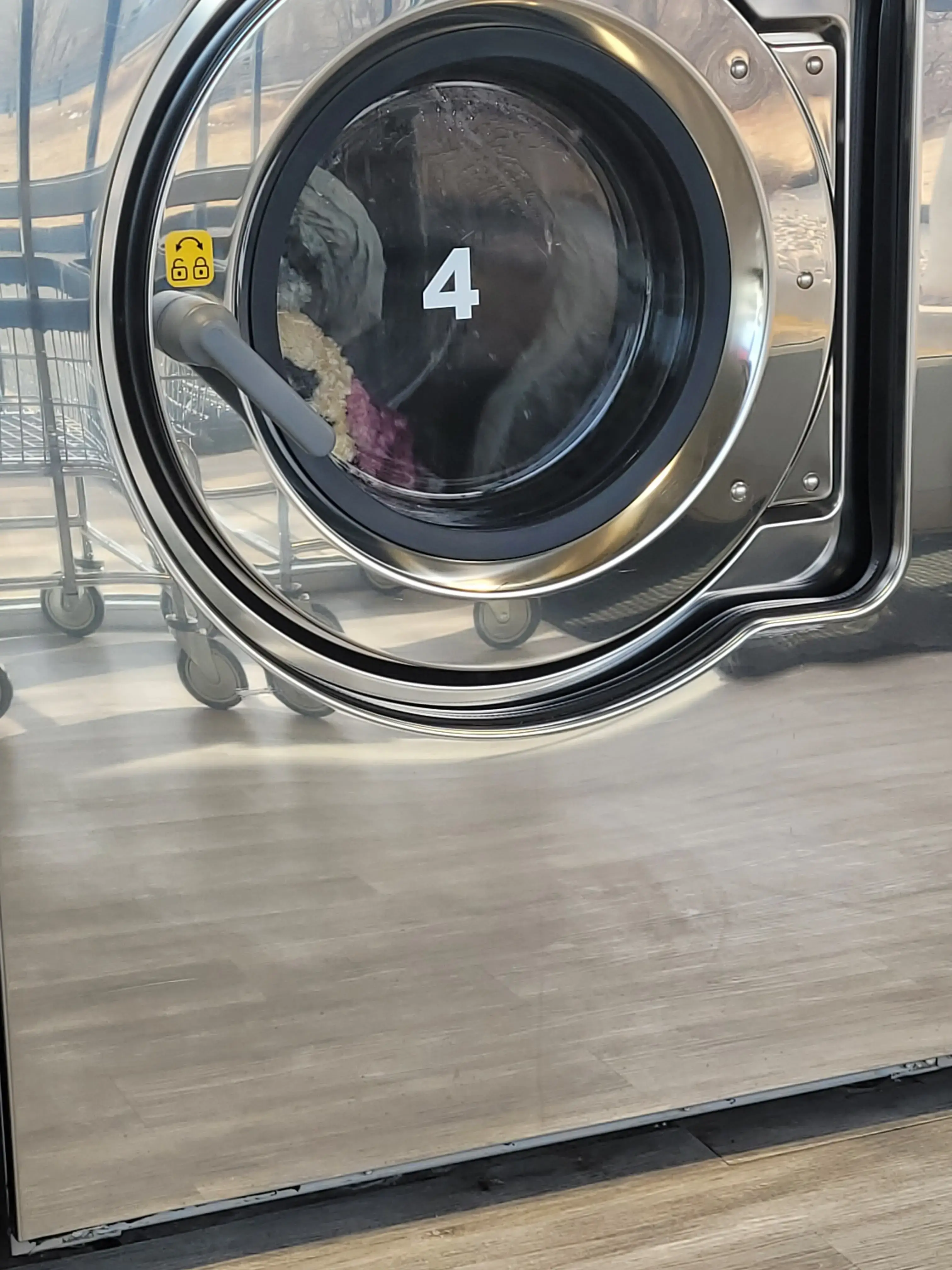 Sandy Creek Laundromat and Wash Dry Fold Laundry Service thumbnail 14