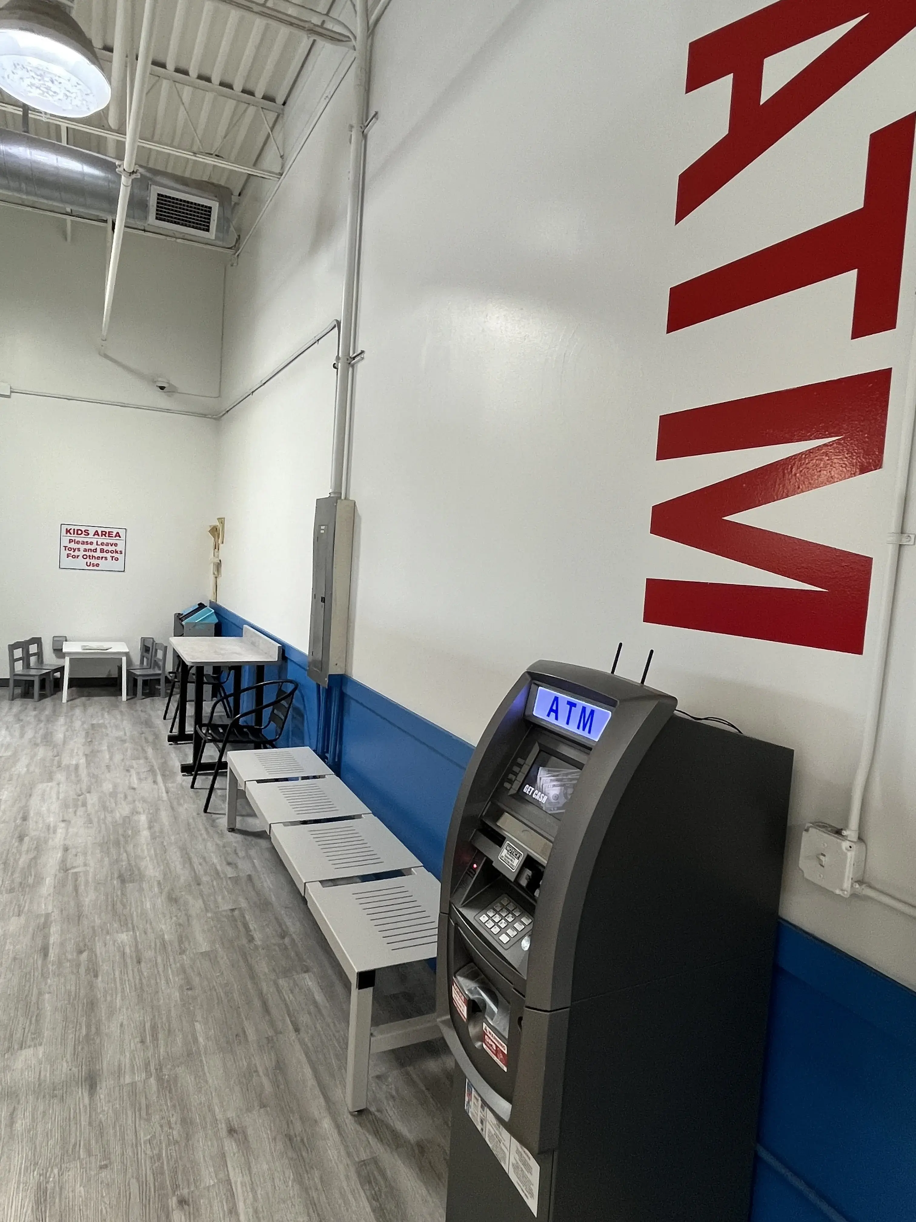 Sandy Creek Laundromat and Wash Dry Fold Laundry Service - Image 9