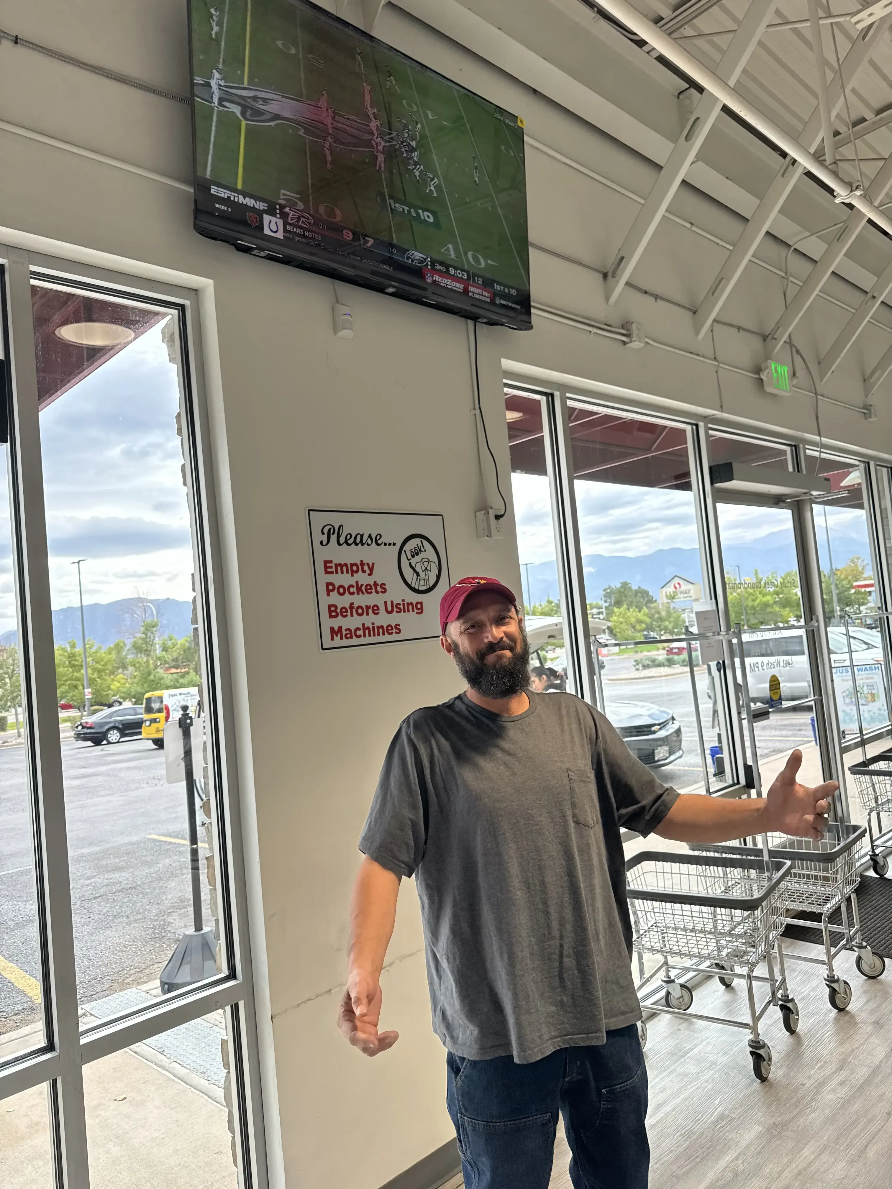 Sandy Creek Laundromat and Wash Dry Fold Laundry Service thumbnail 5