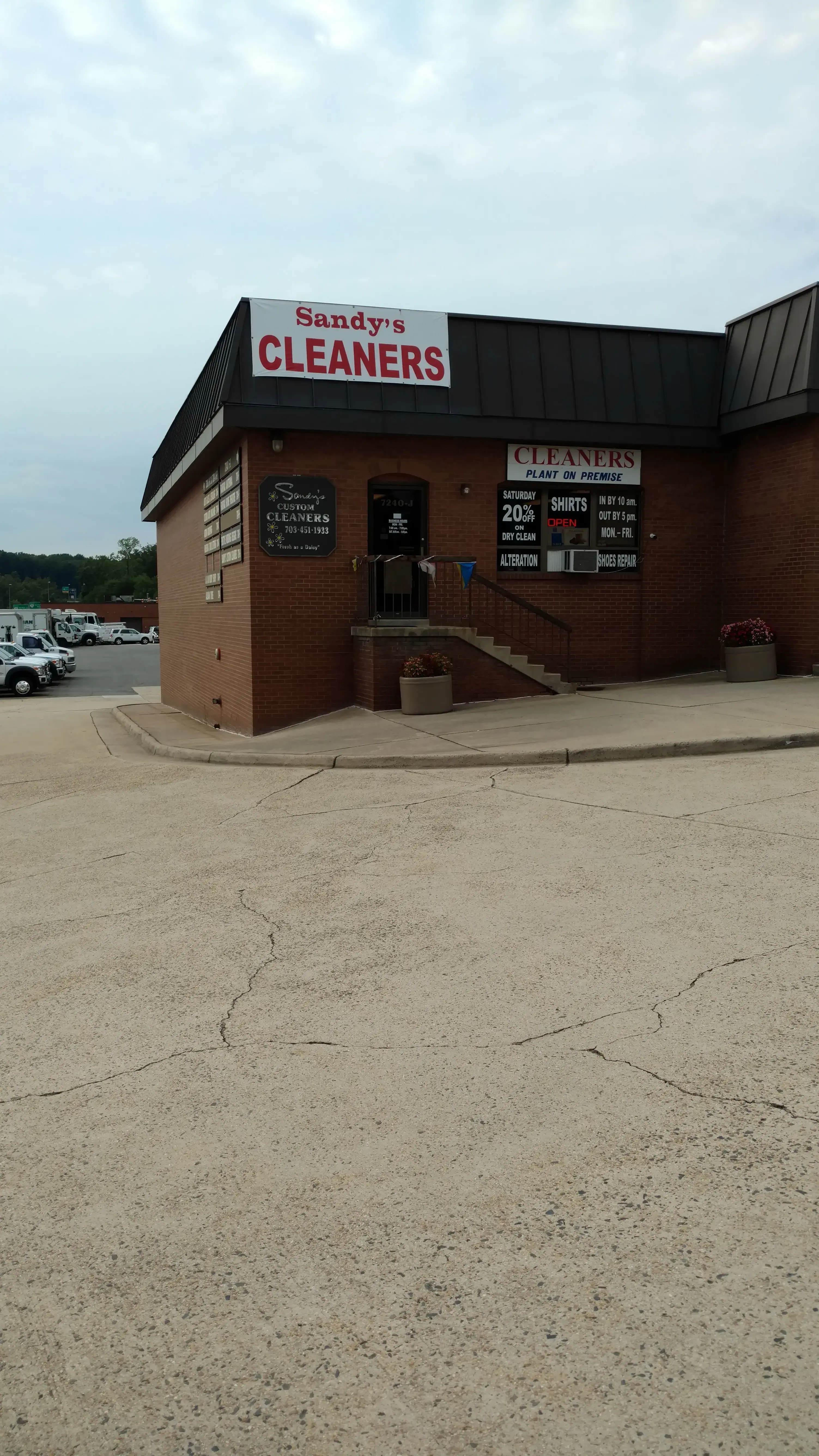 Sandy's Custom Cleaners Ltd thumbnail 8