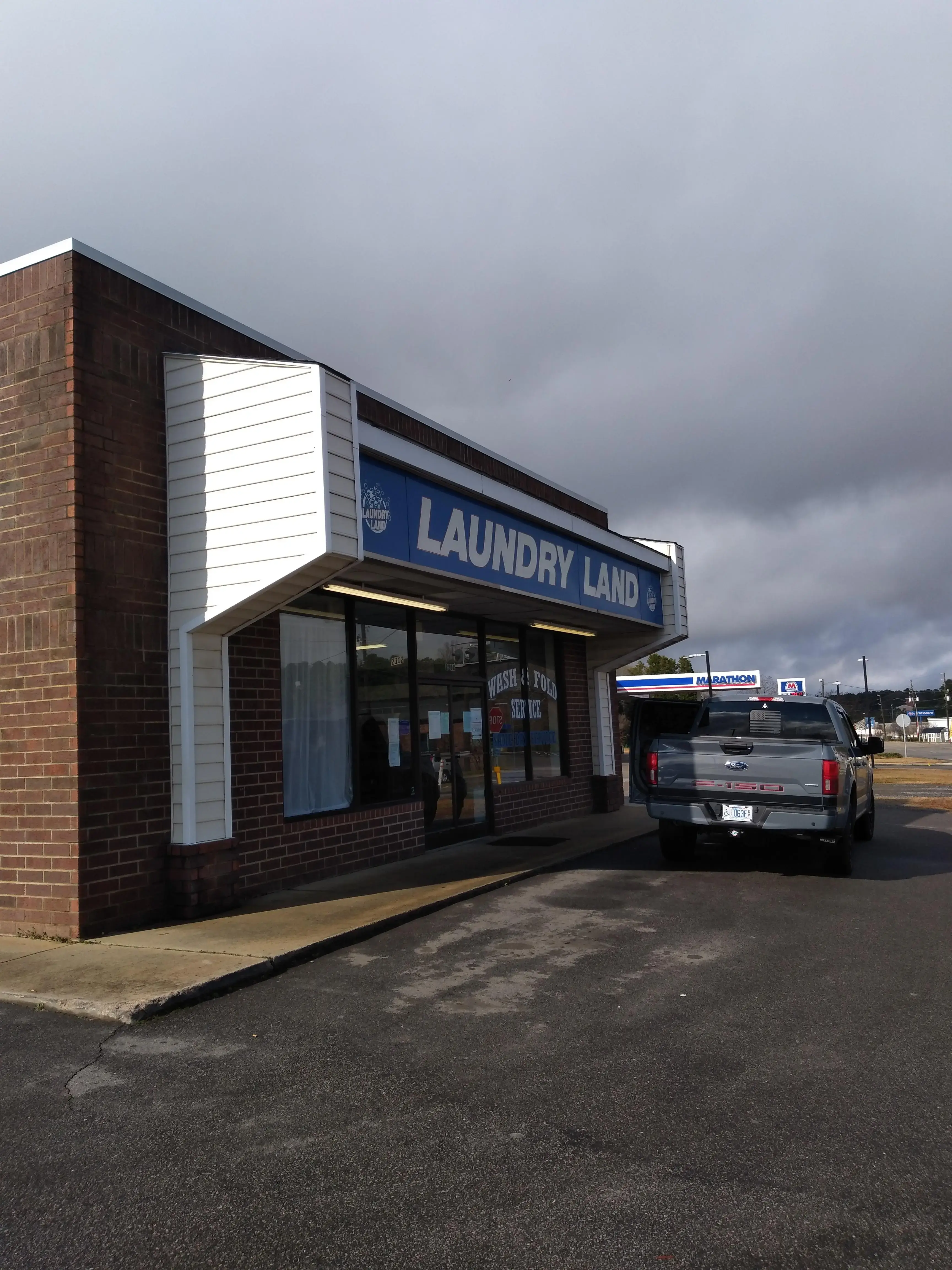Sanford Laundry Land Laundromat - Image 2