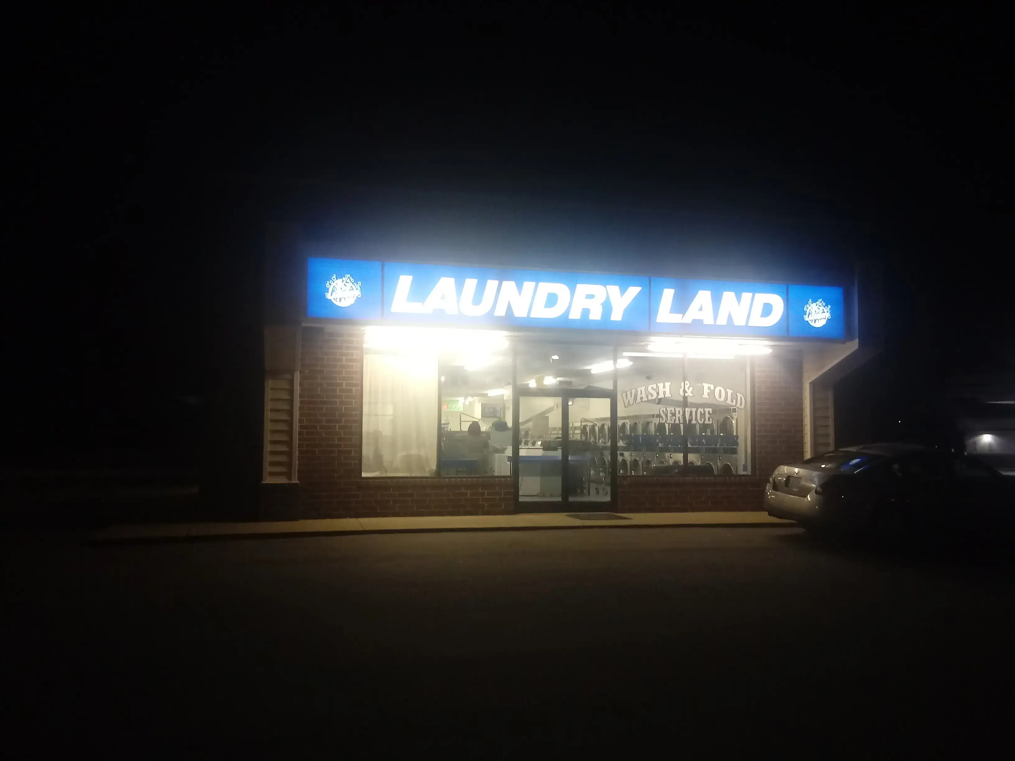 Sanford Laundry Land Laundromat - Image 8