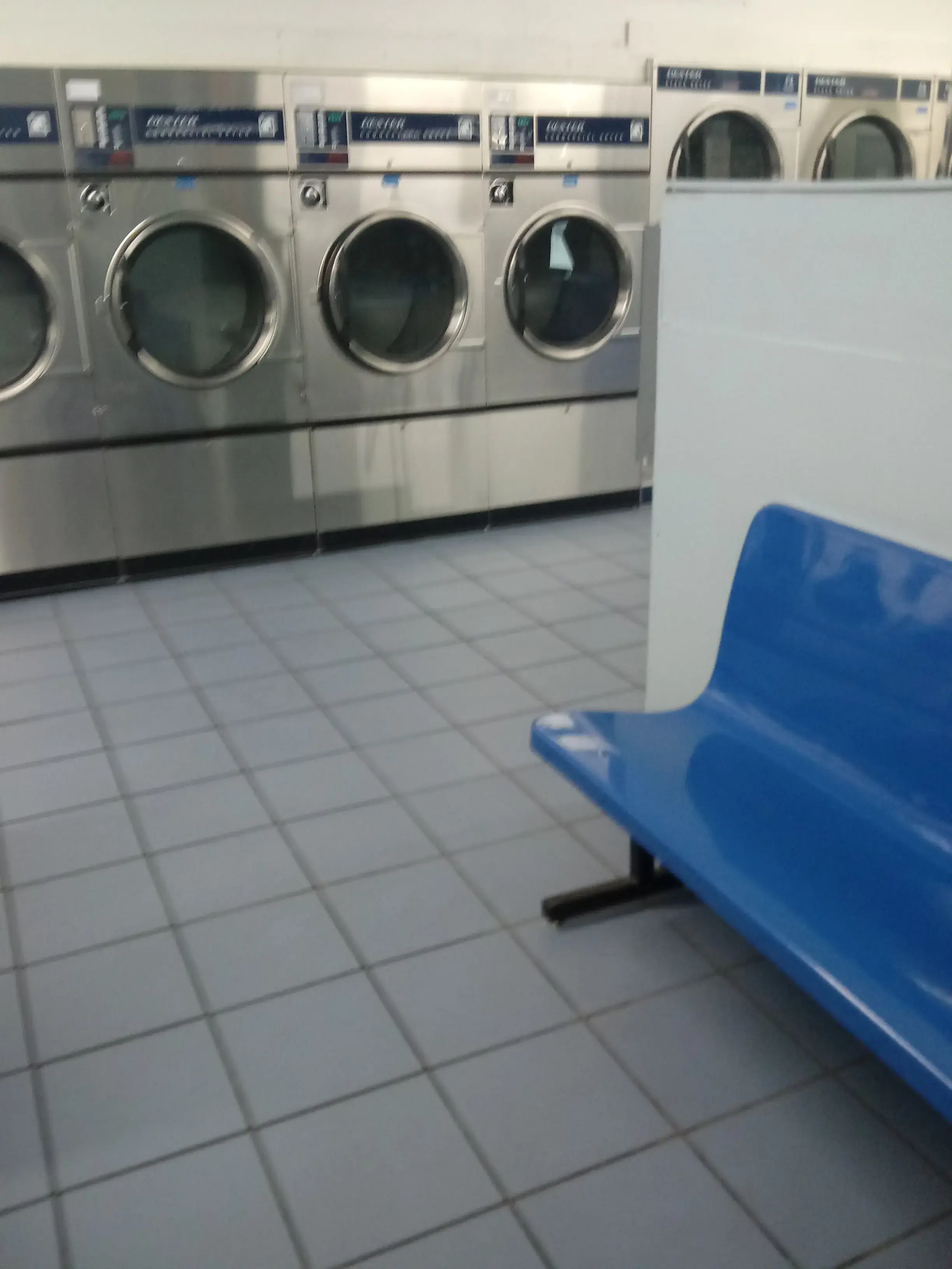 Sanford Laundry Land Laundromat - Image 7