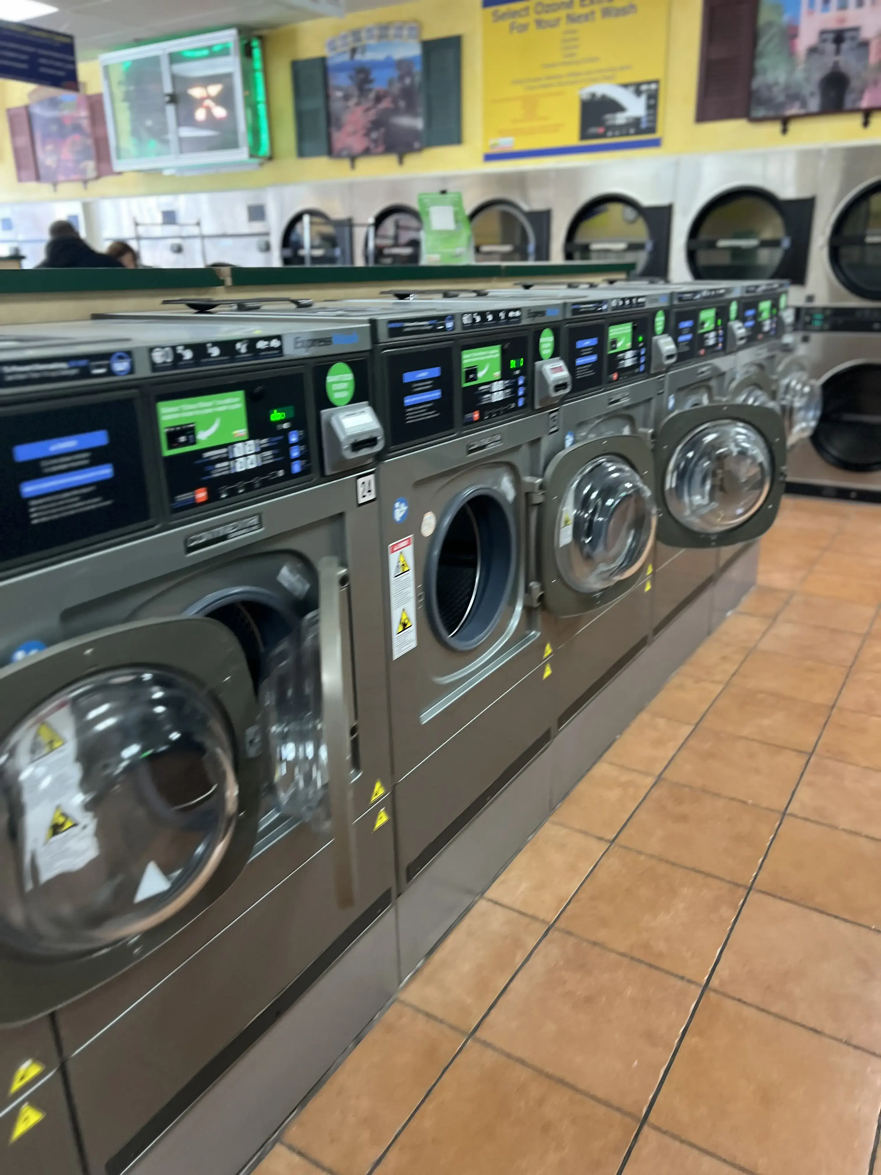 Santa Clarita Laundry - Image 2