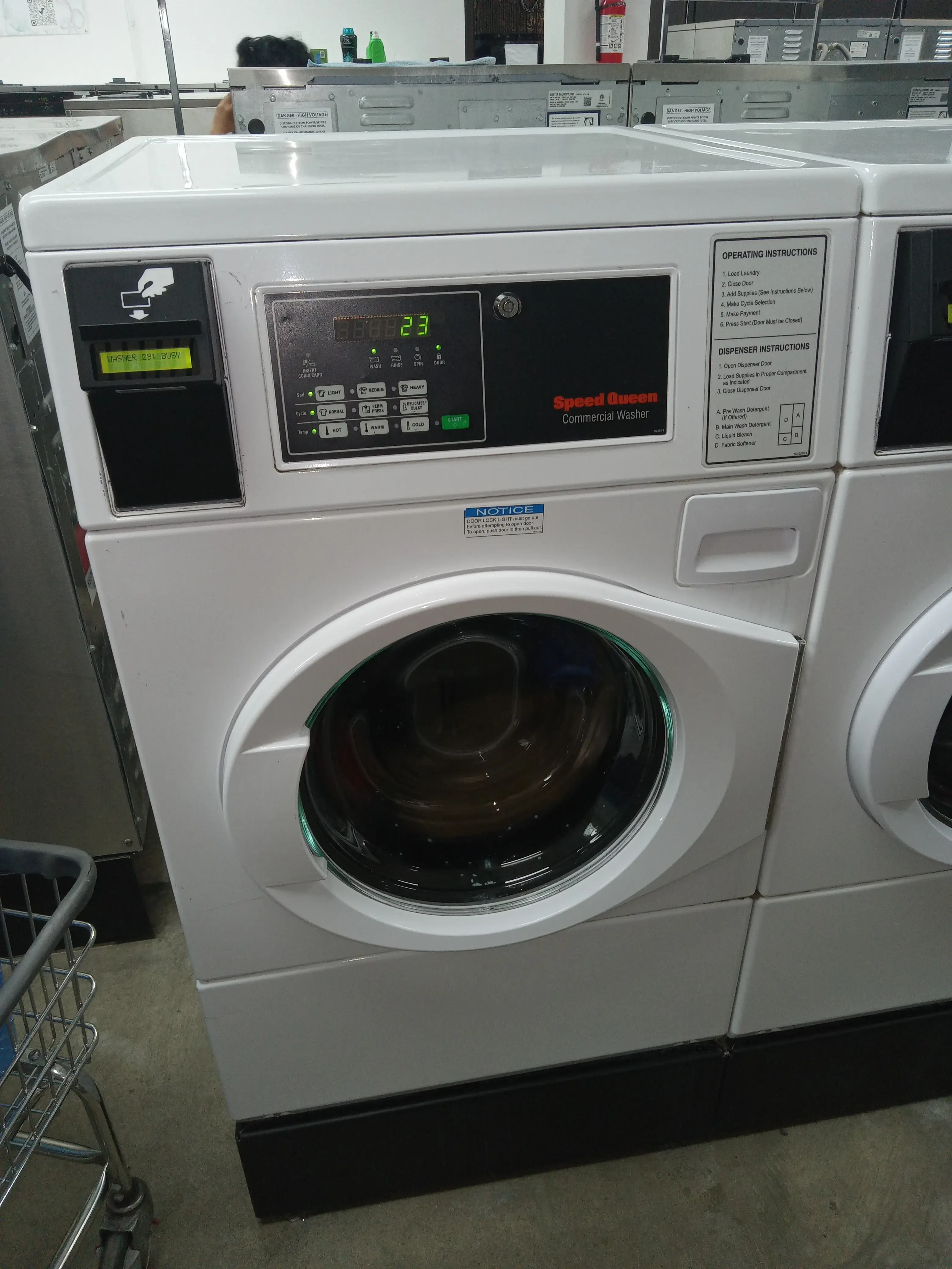 Santa Fe Laundry, laundromat and Wash and Fold thumbnail 19