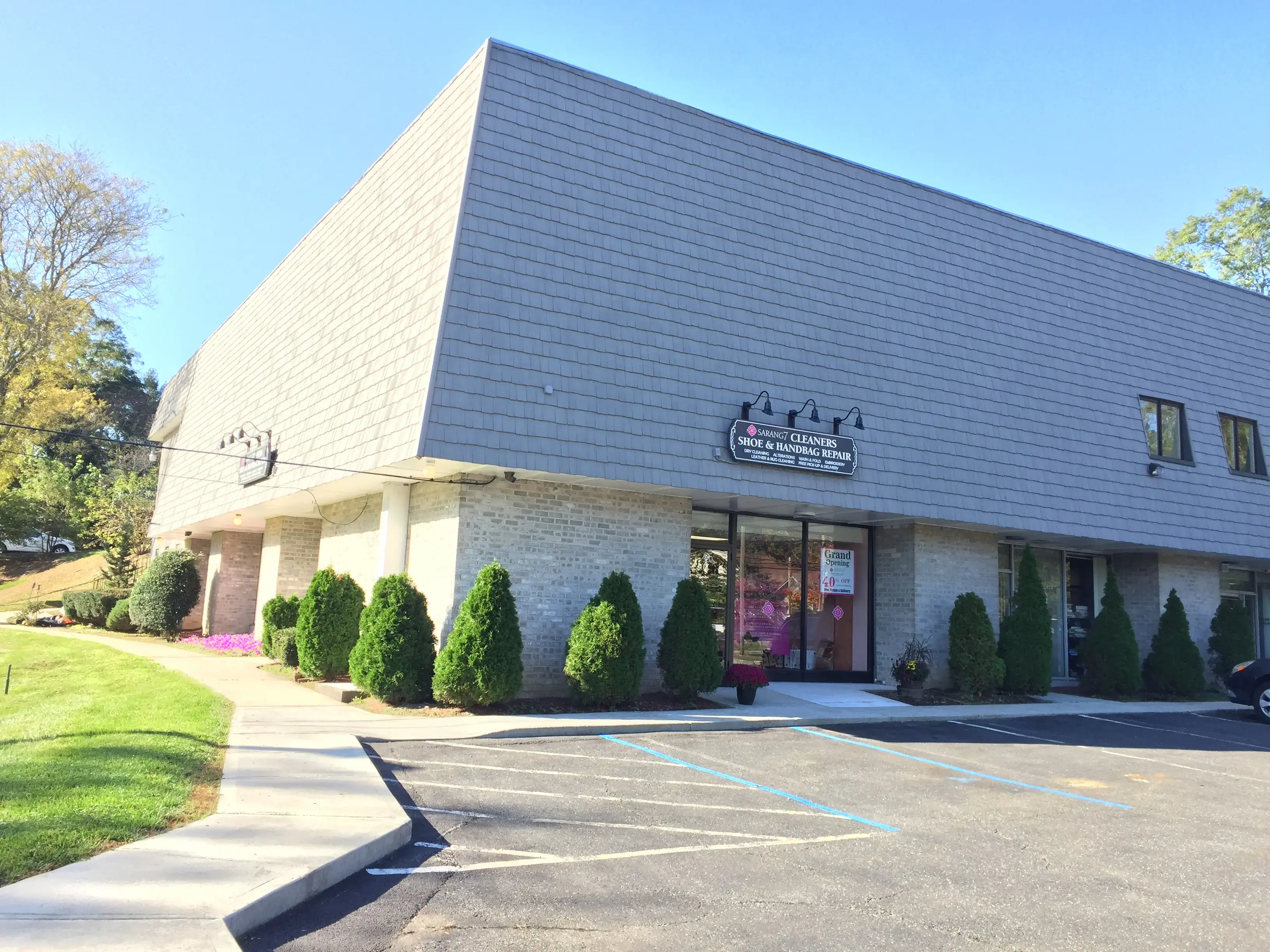 Sarang7 Cleaners / Shoe & Handbag Repairs location