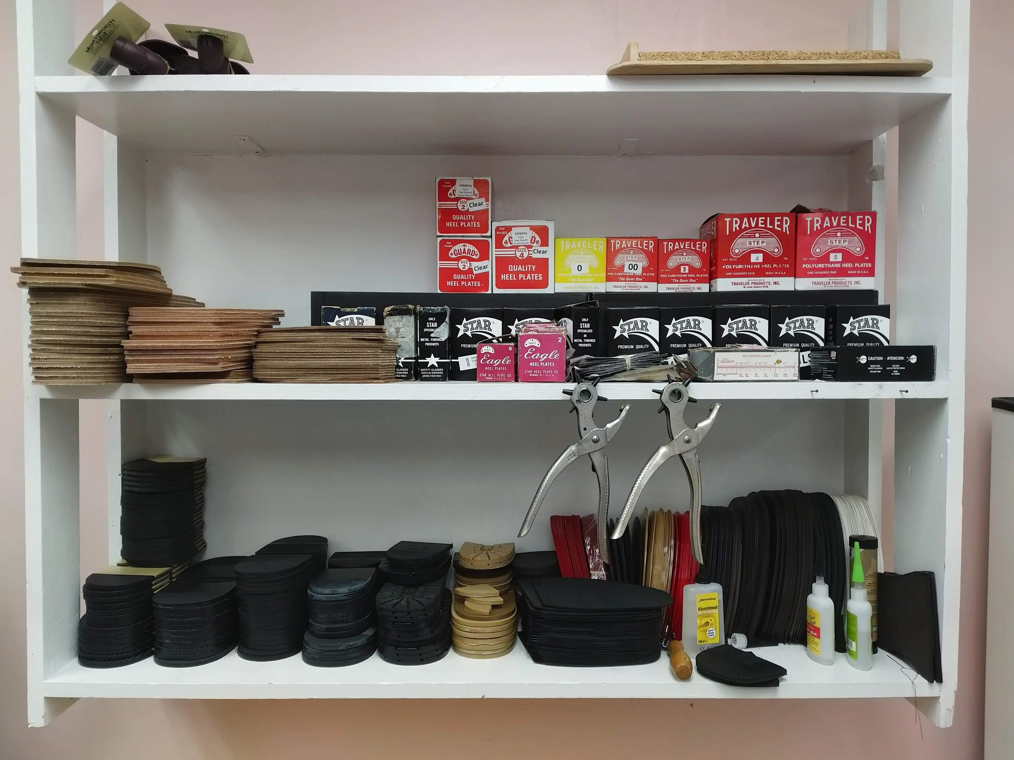 Sarang7 Cleaners / Shoe & Handbag Repairs - Image 5
