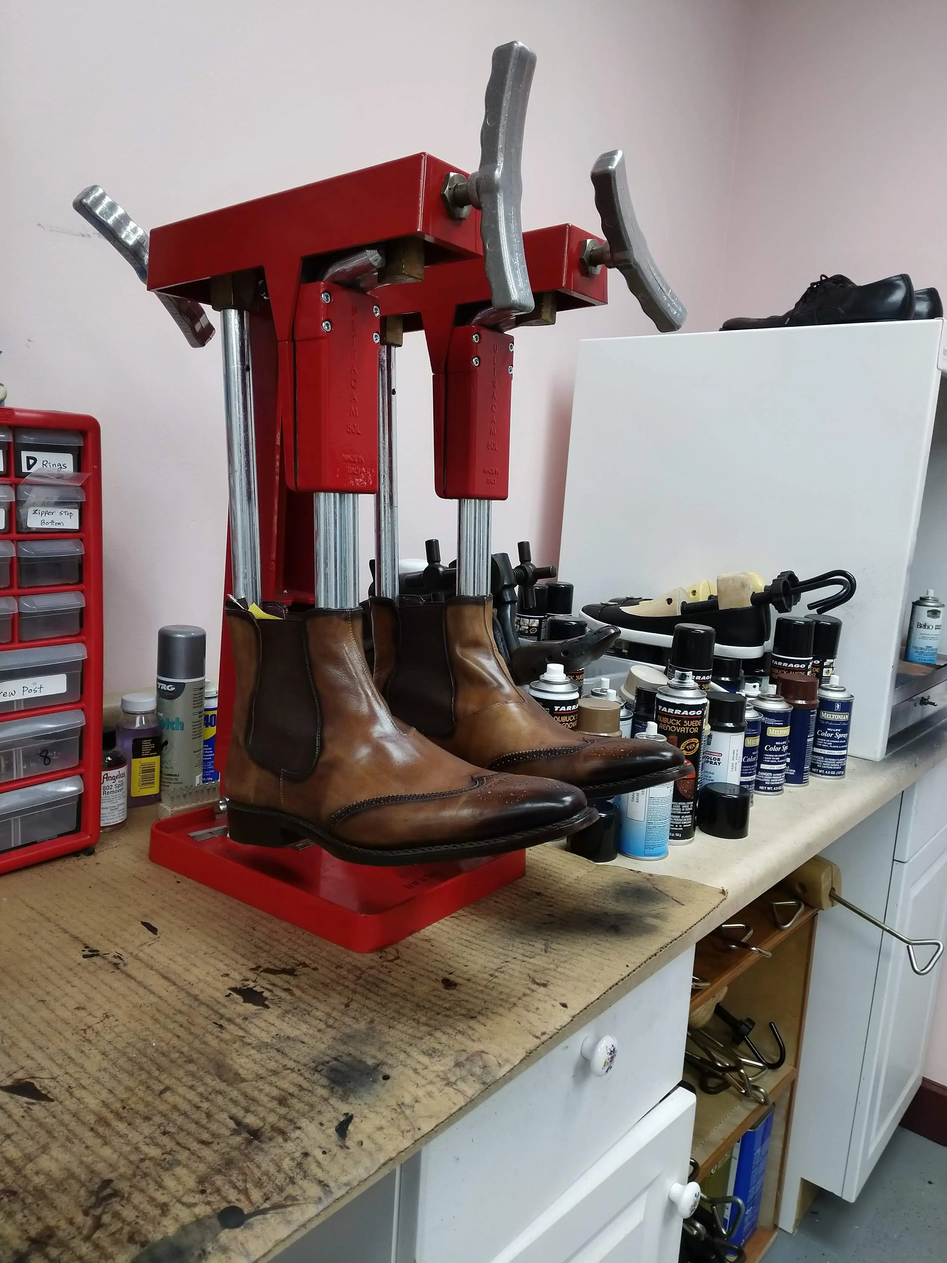 Sarang7 Cleaners / Shoe & Handbag Repairs - Image 15