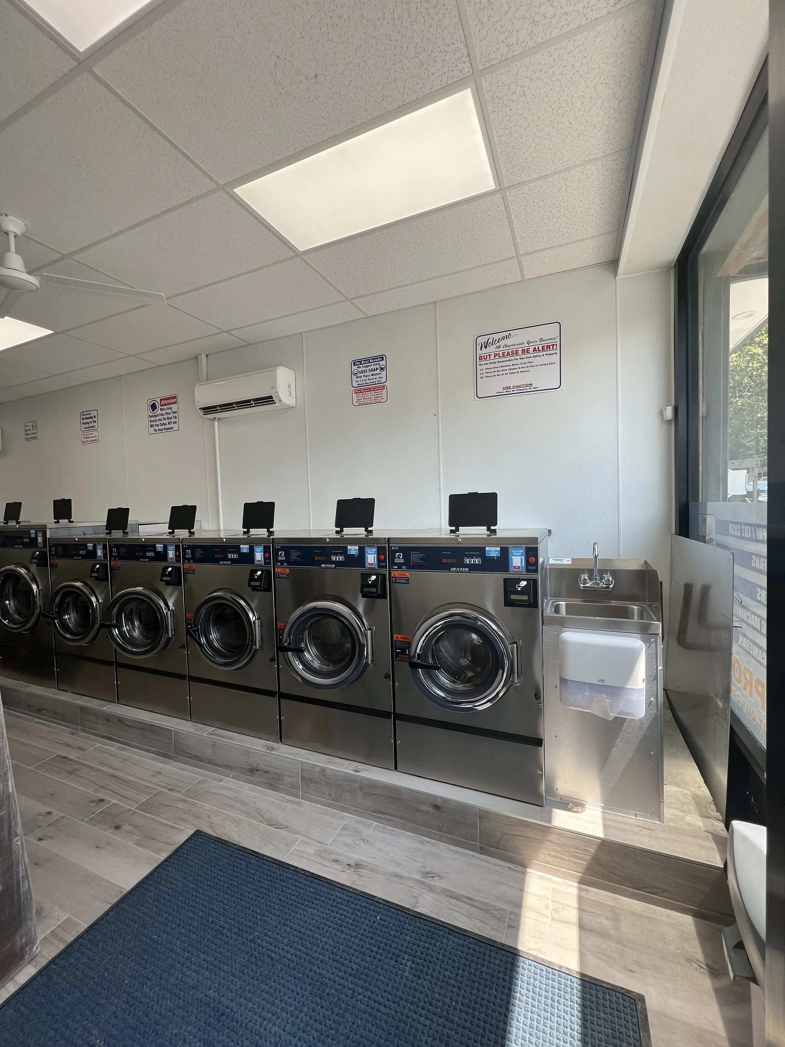 Saunders Street Laundromat - Image 14