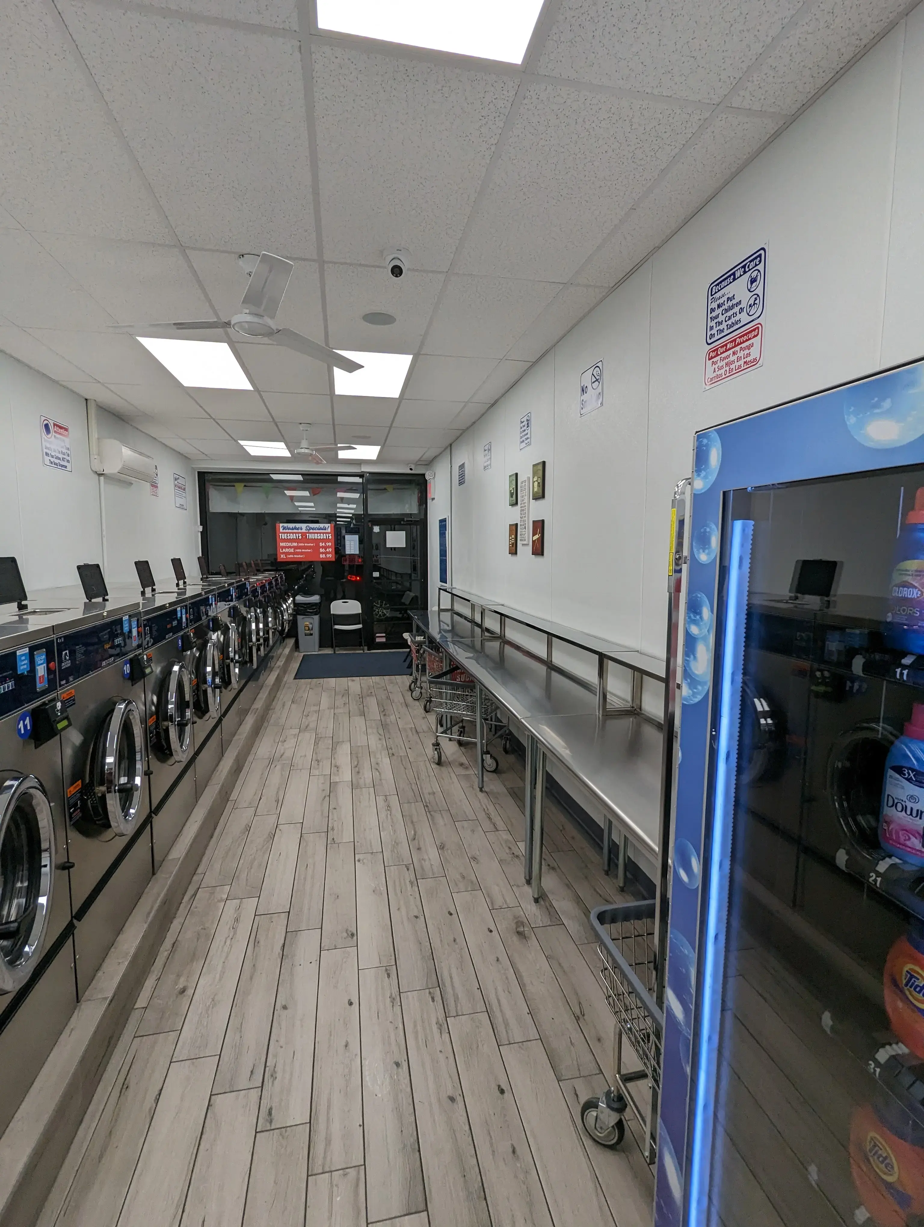 Saunders Street Laundromat thumbnail 10