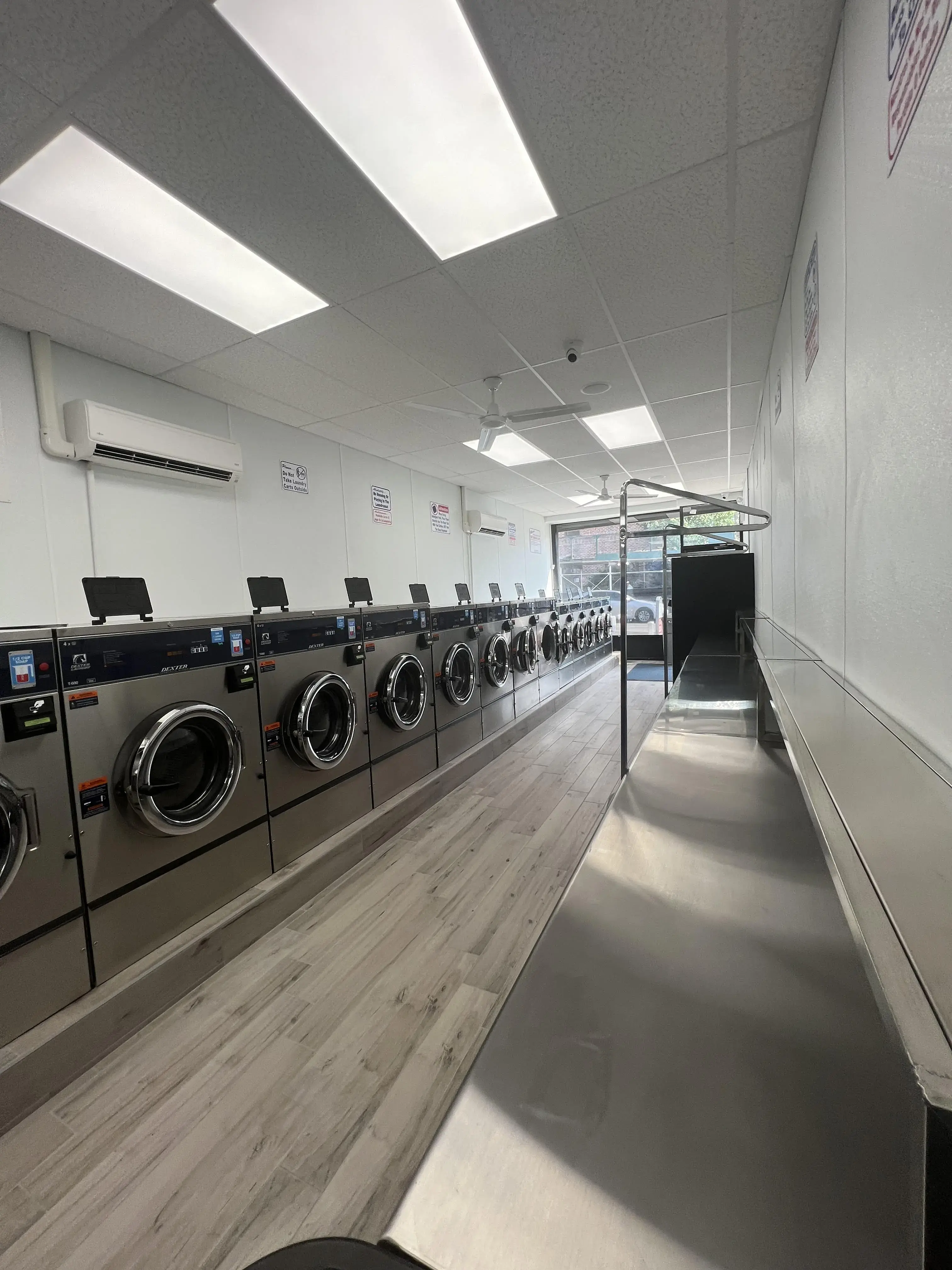 Saunders Street Laundromat - Image 12