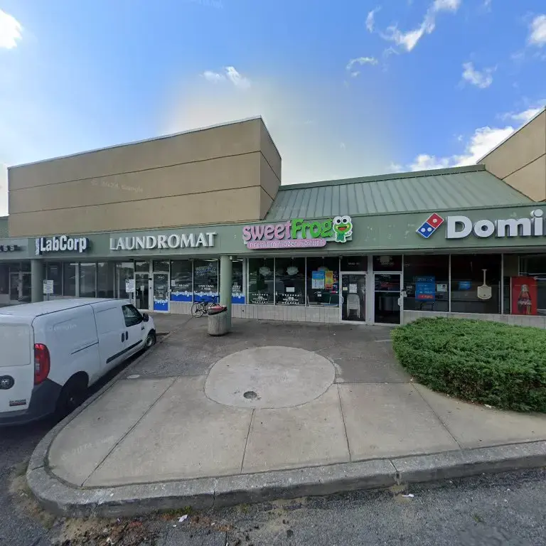Sayville Laundromat - Image 12