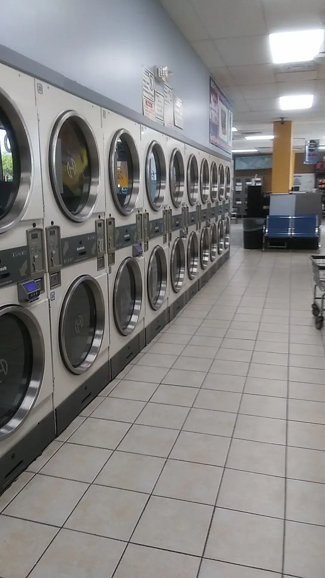 Schiller Park Super Laundry thumbnail 2