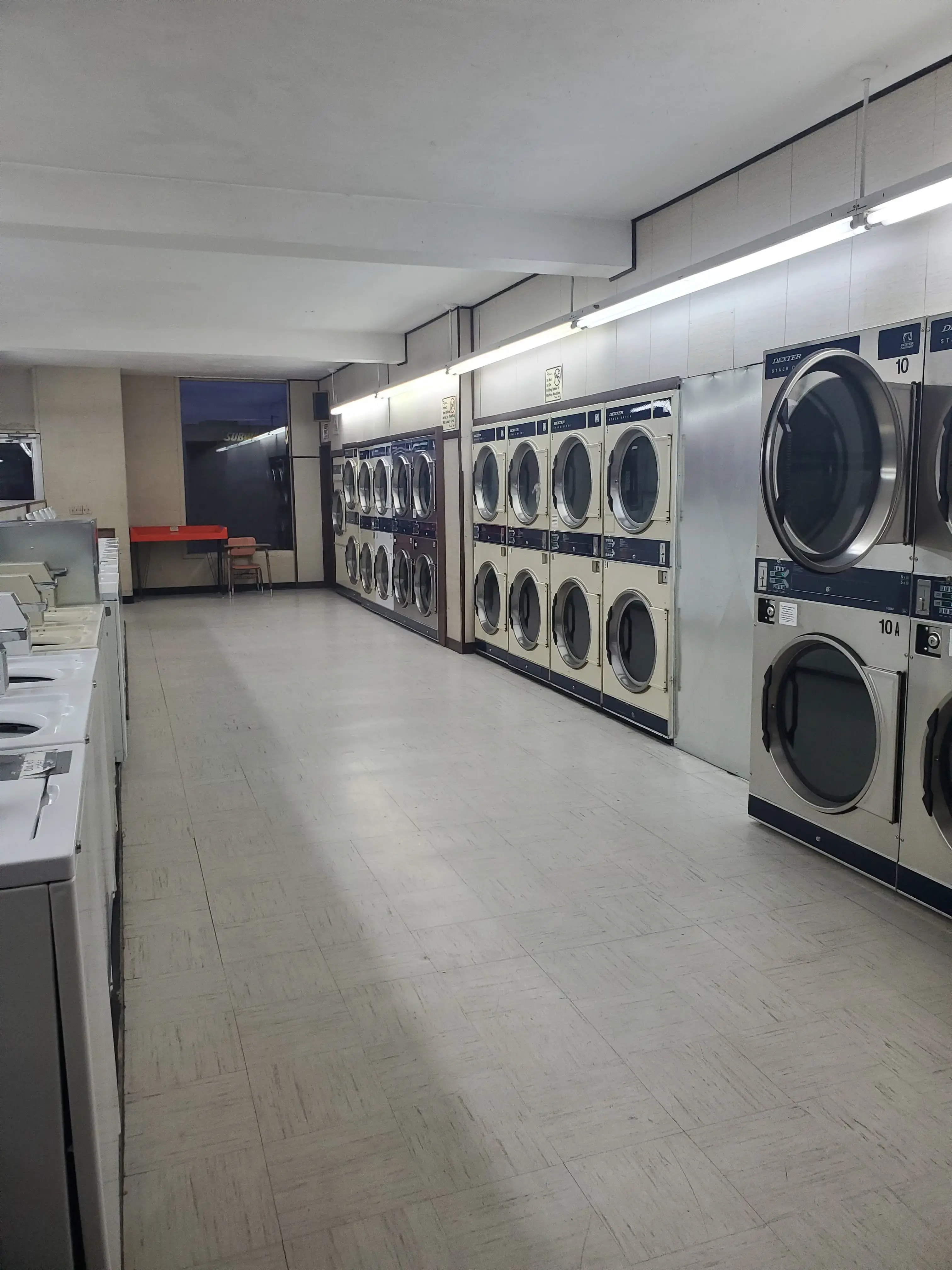 Scottbluff Laundromat - Image 12