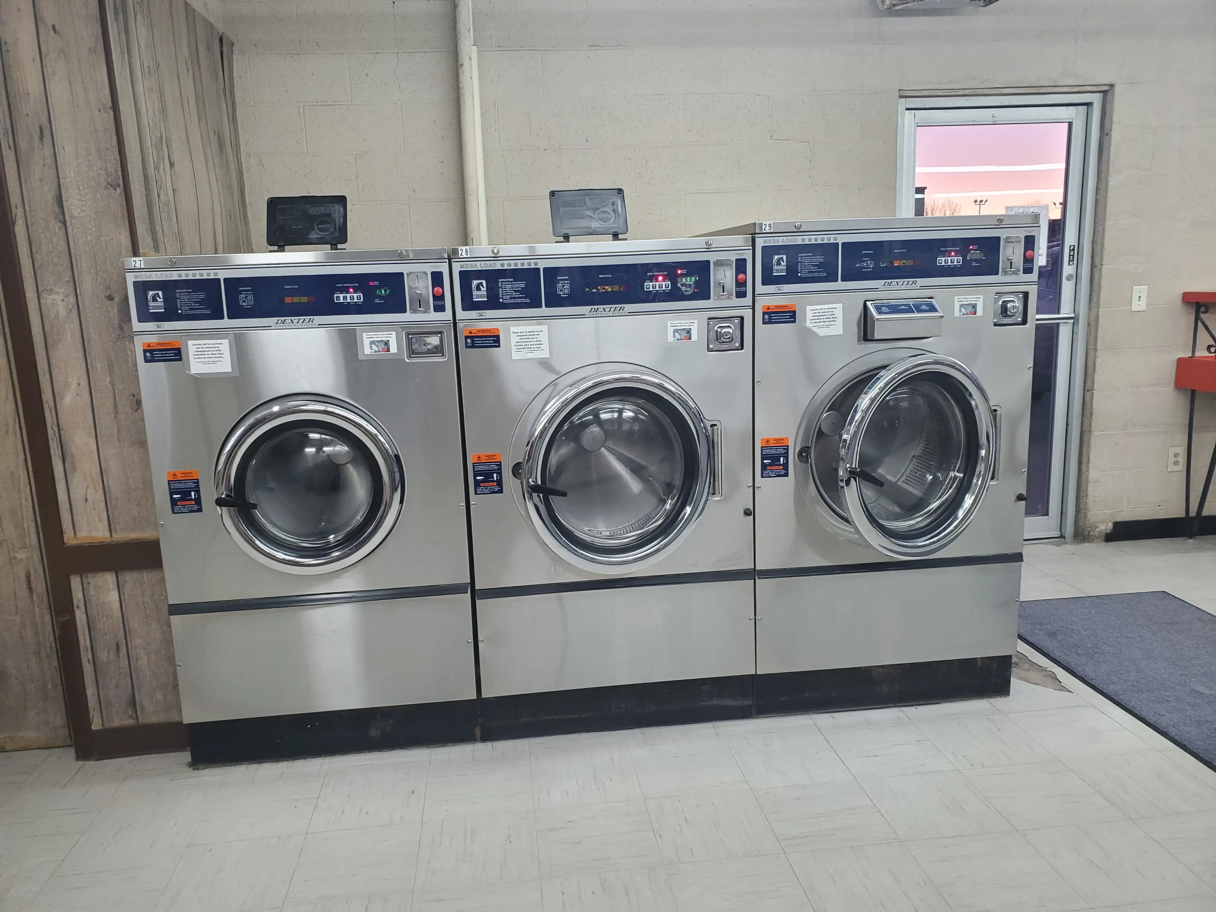 Scottbluff Laundromat - Image 16