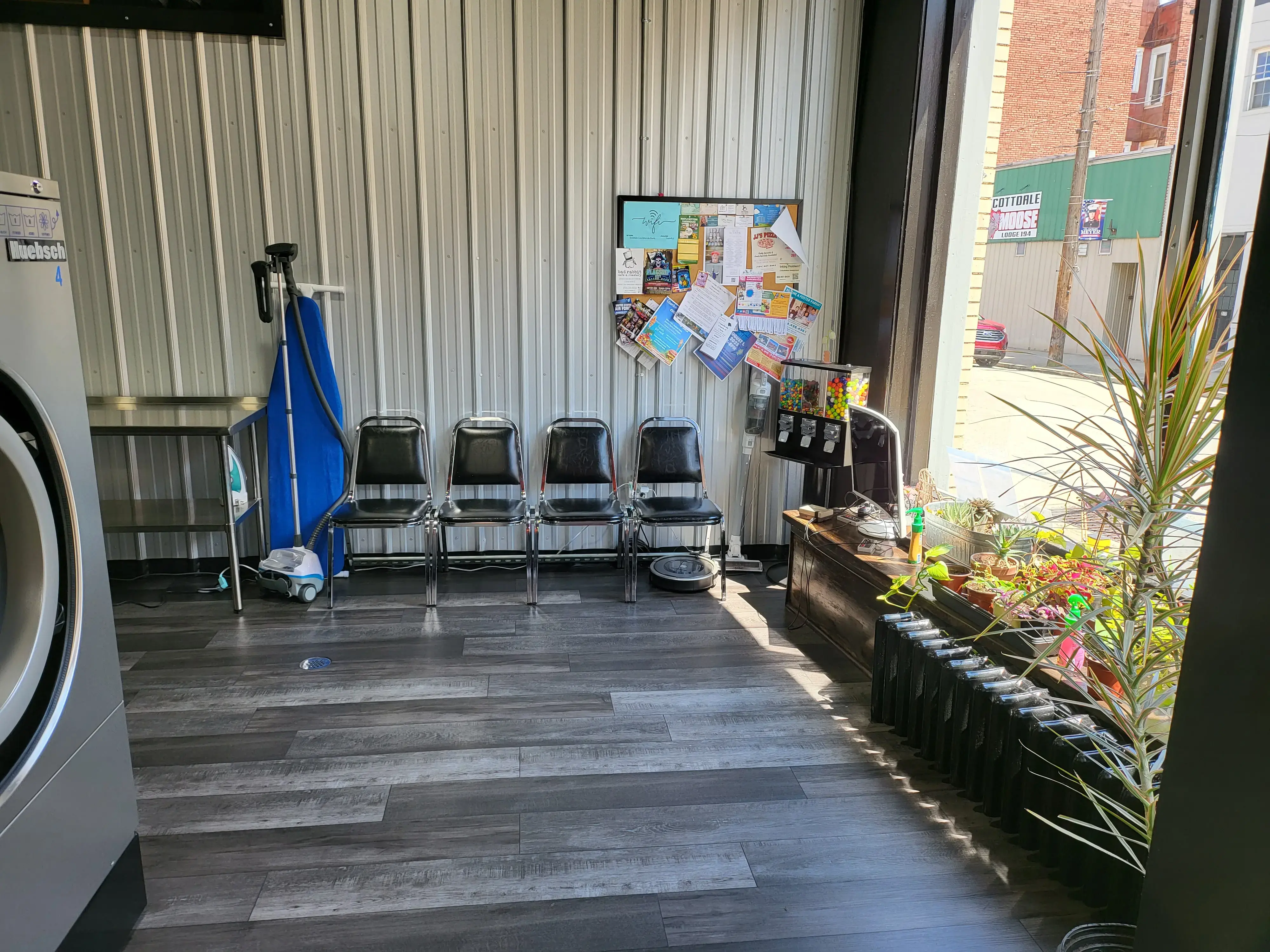 Scottdale Laundromat thumbnail 14