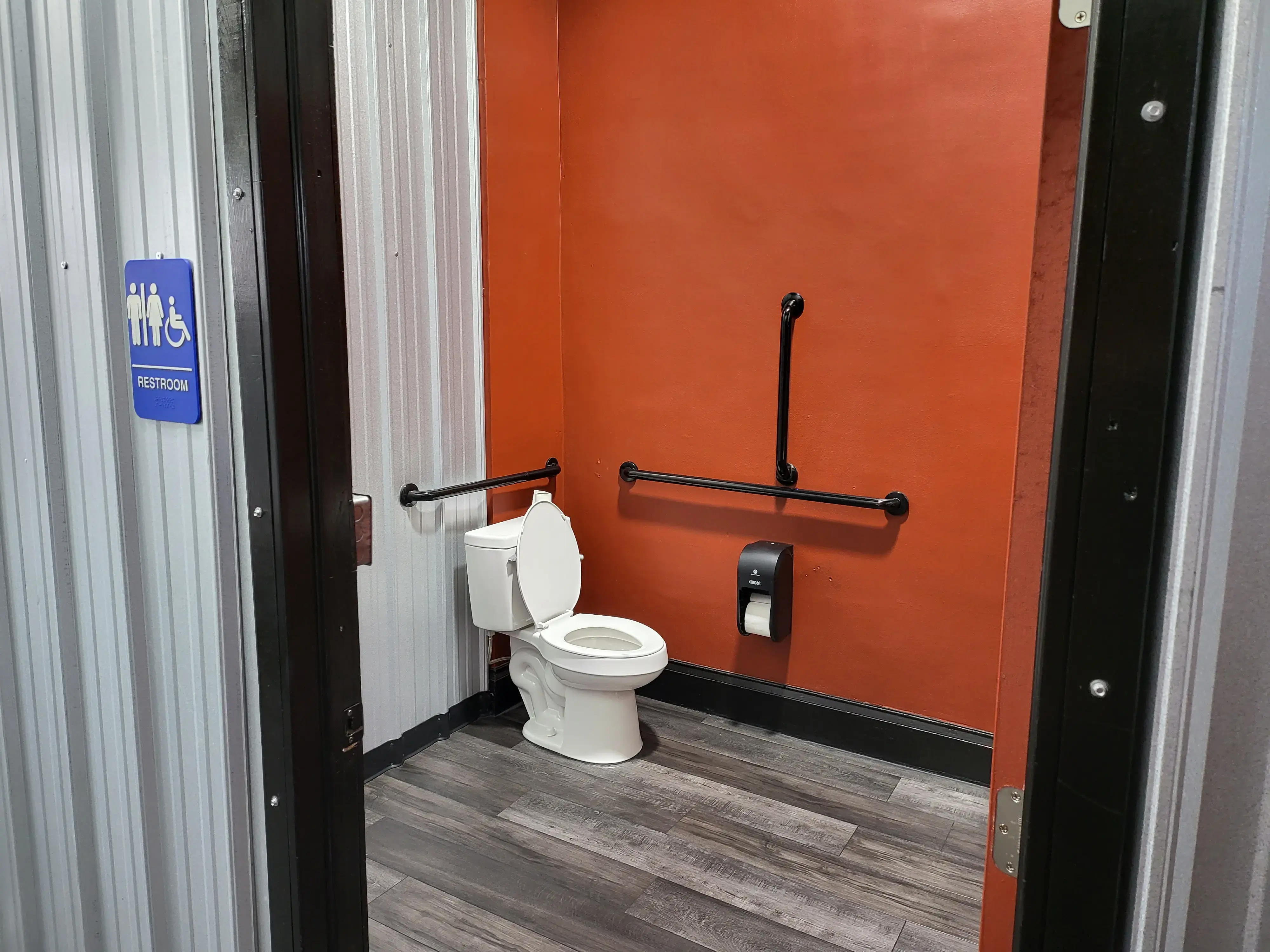 Scottdale Laundromat - Image 5