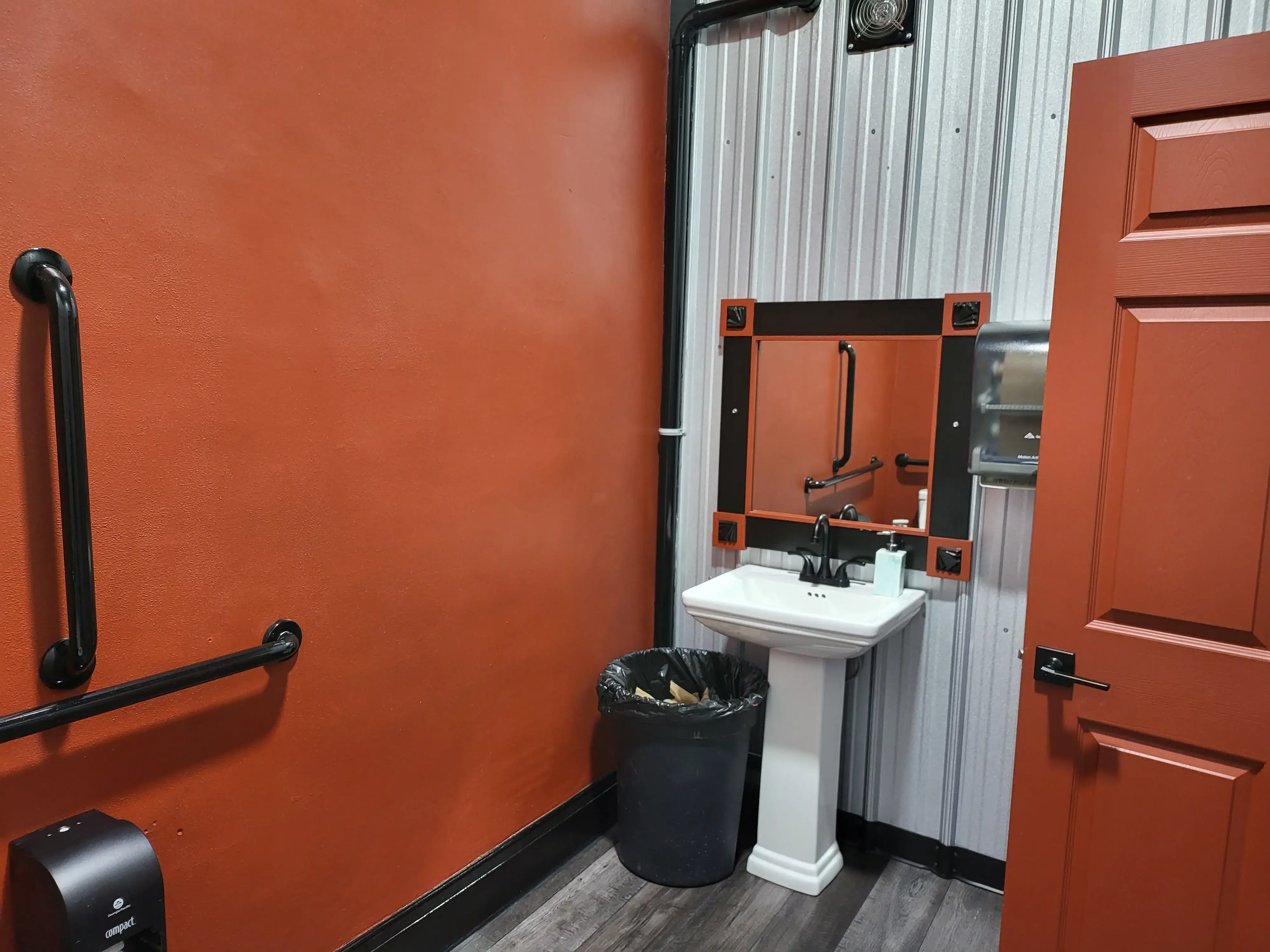 Scottdale Laundromat - Image 15