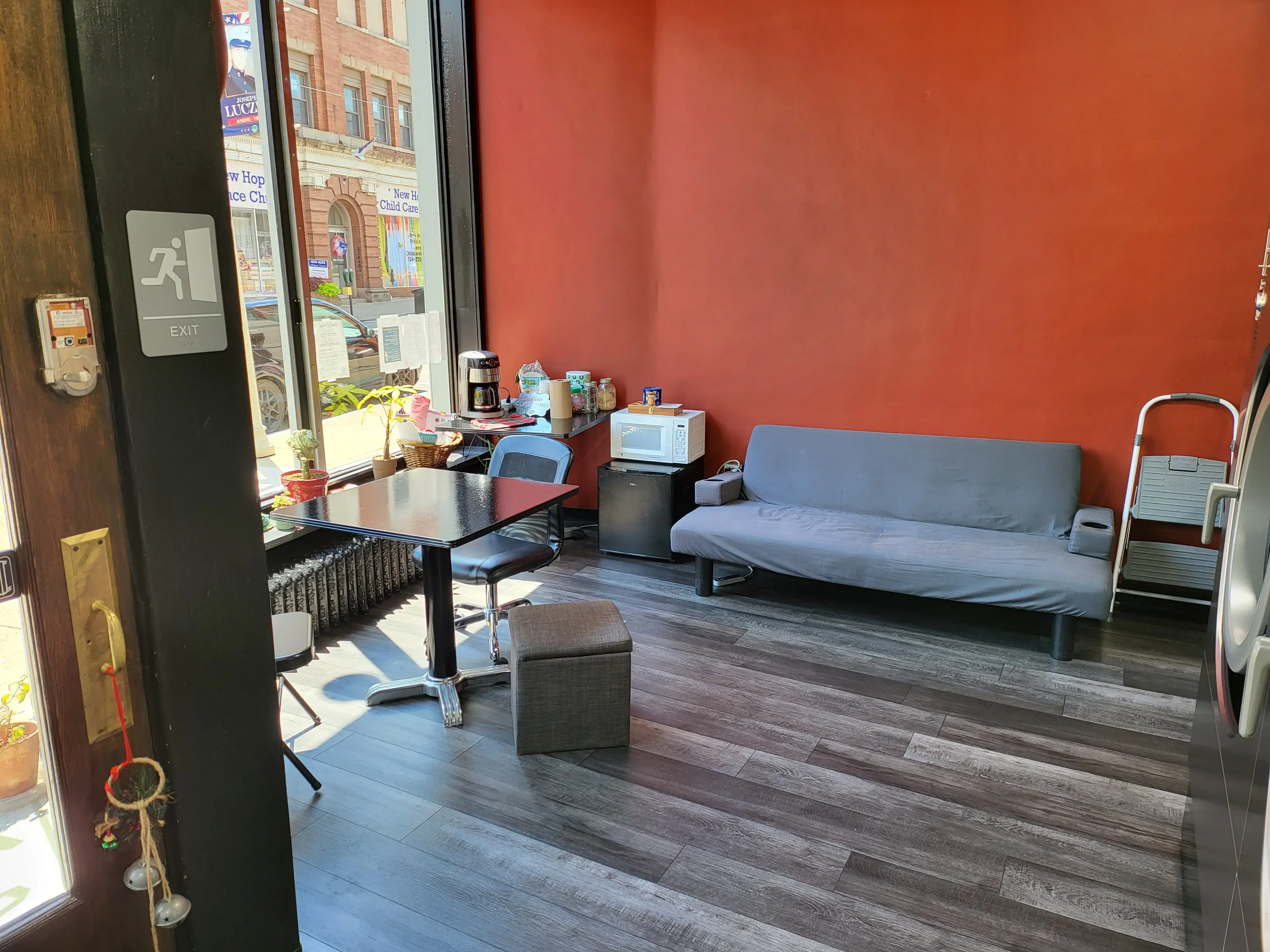 Scottdale Laundromat thumbnail 12