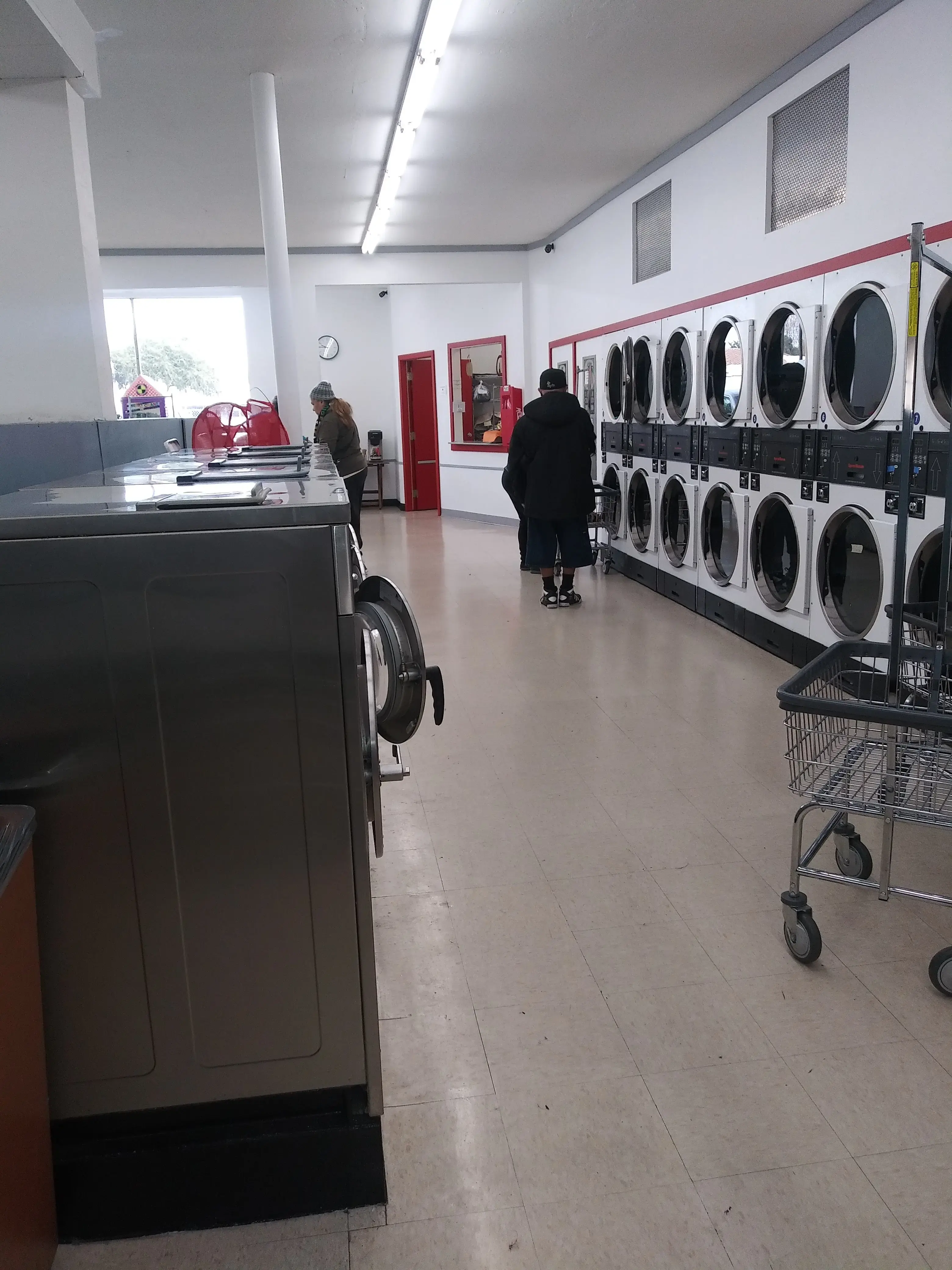 Scotty's Laundromat & Wash and Fold Services thumbnail 12