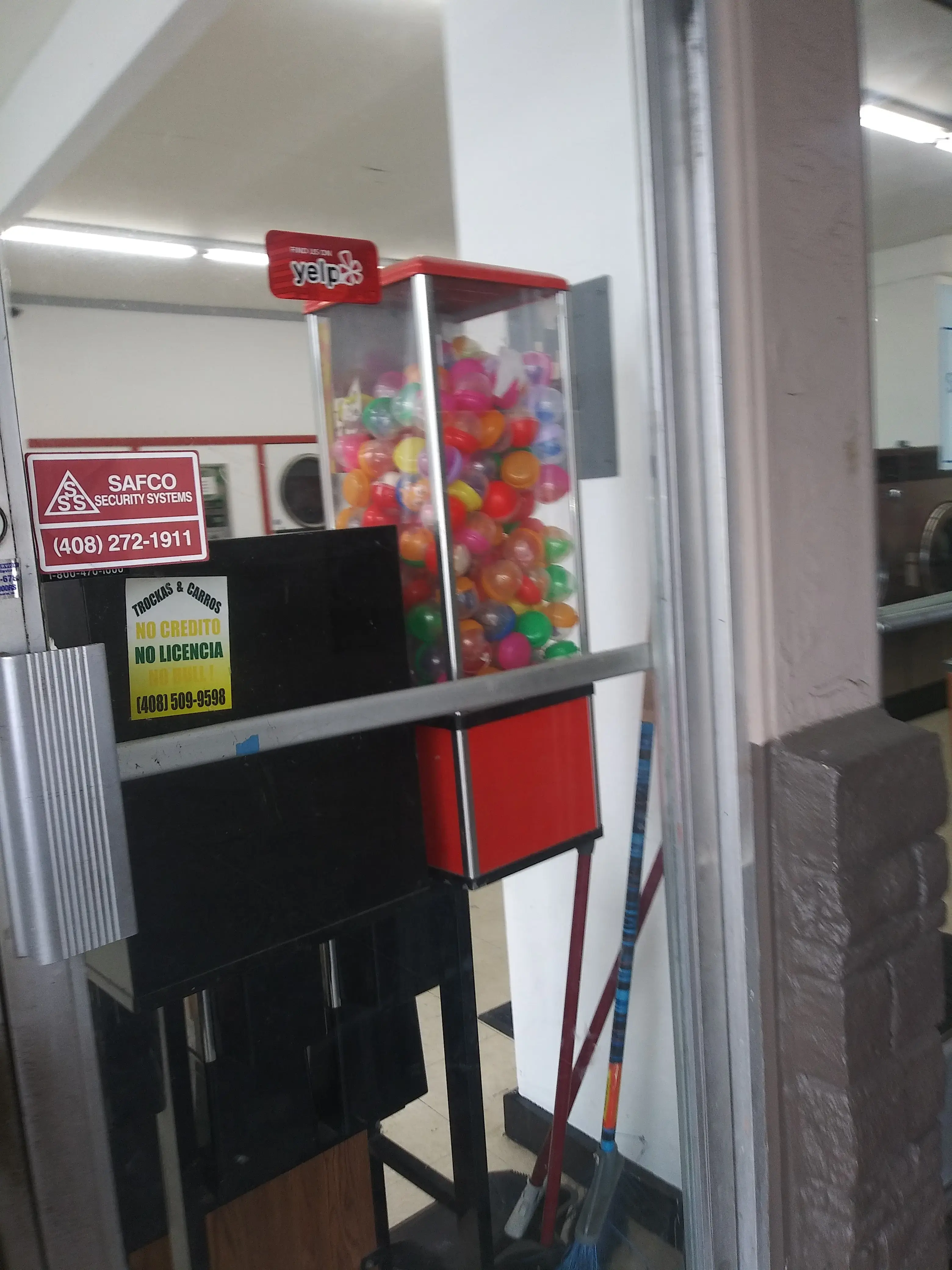 Scotty's Laundromat & Wash and Fold Services - Image 15