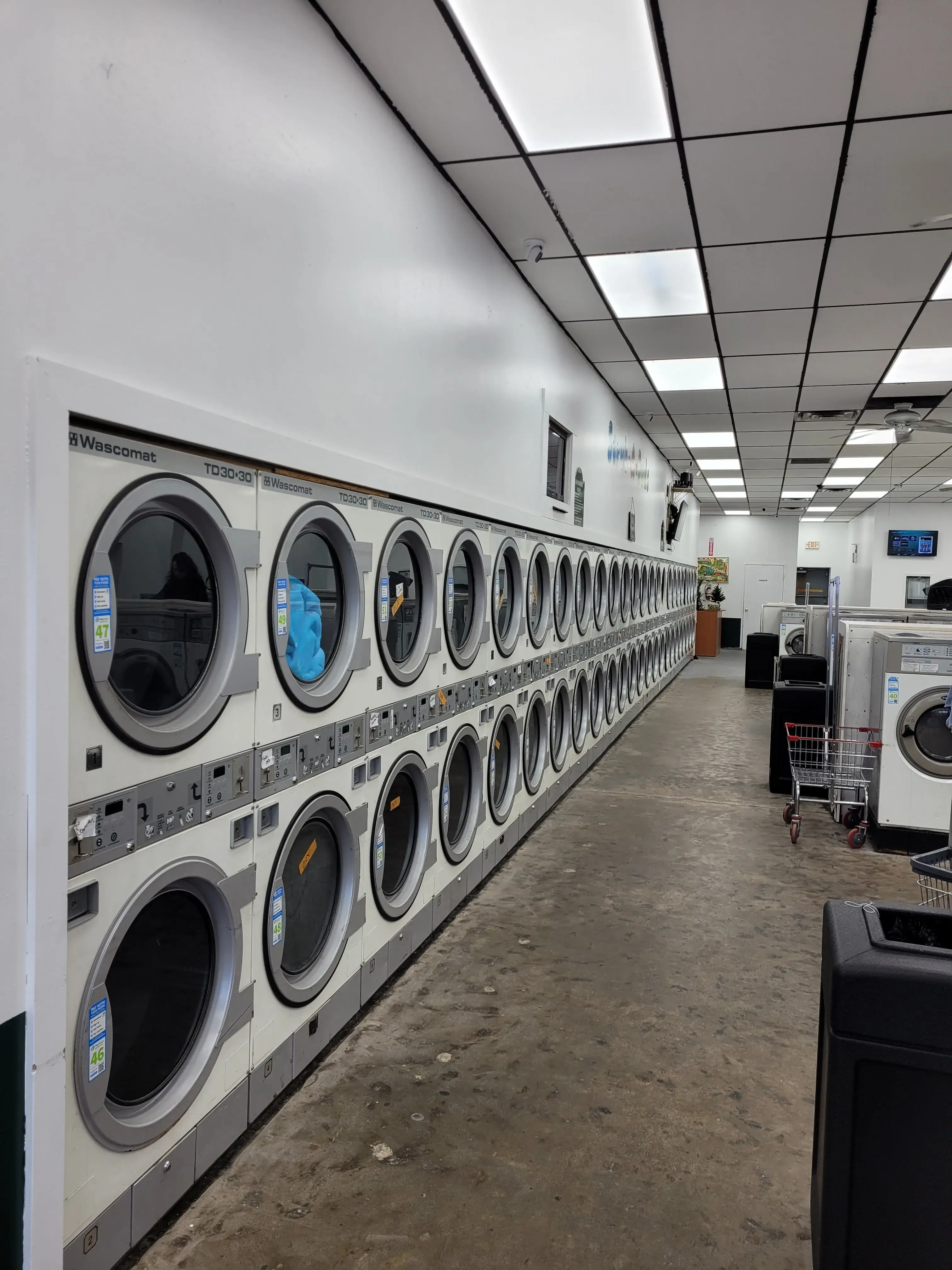 Scrub-A-Duds Laundry - Image 19