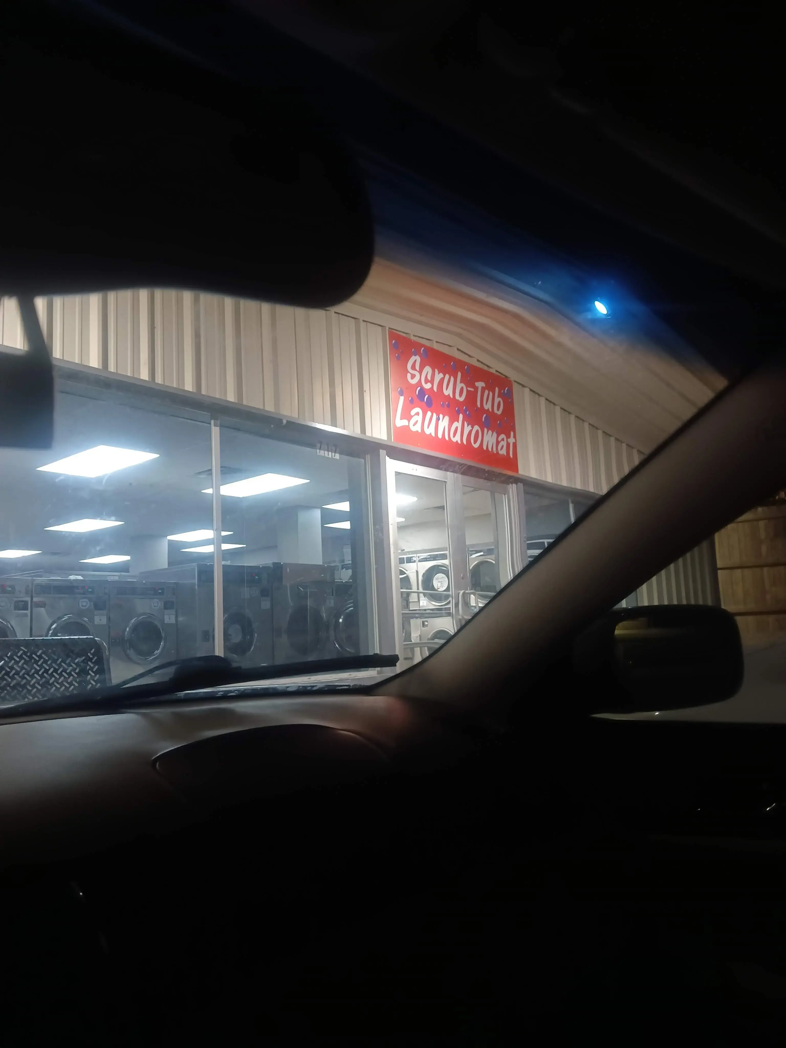Scrub-Tub laundromat - Image 4