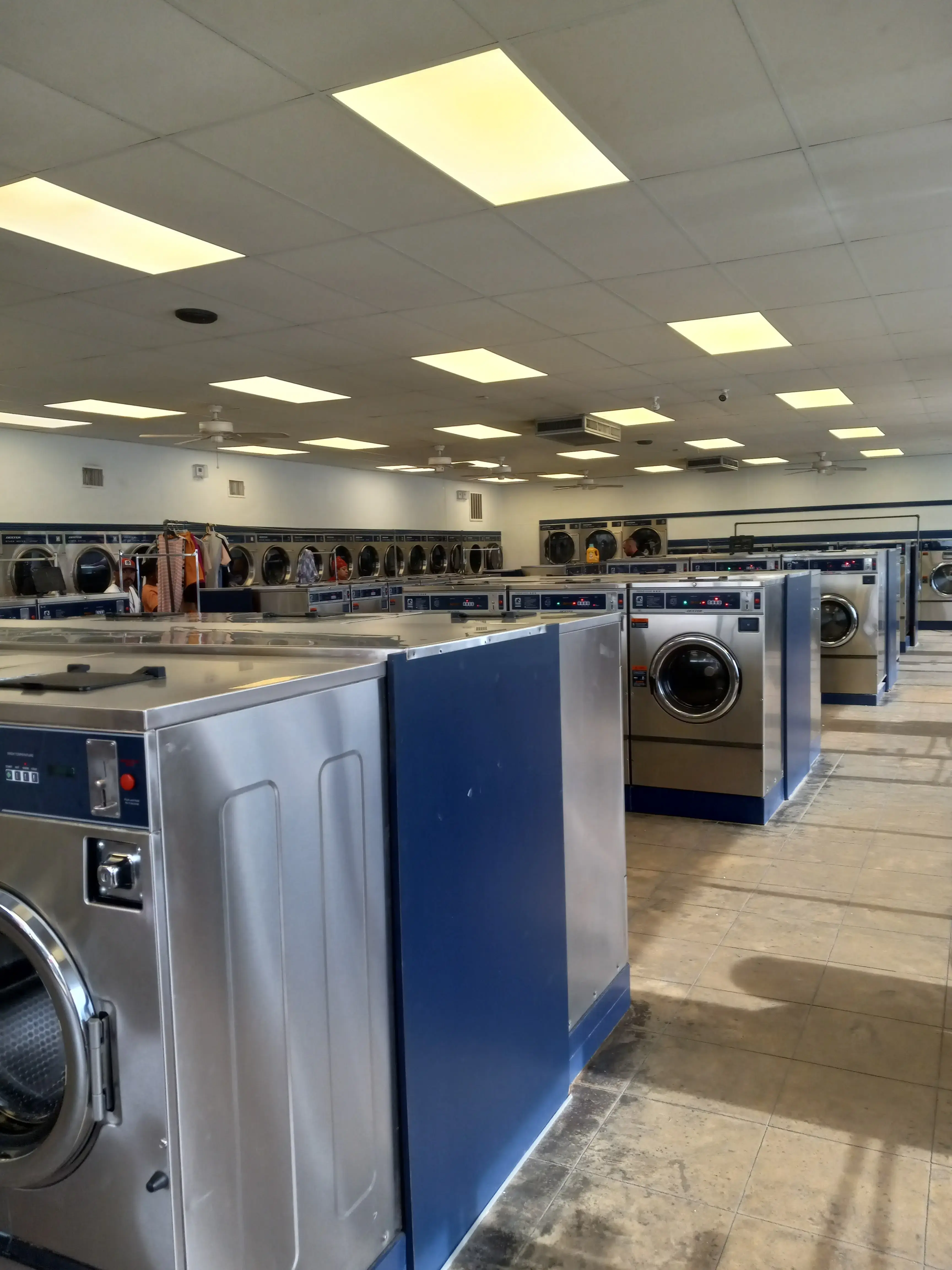 Scrubbies Wash USA Laundry - Ferguson Rd - Image 4